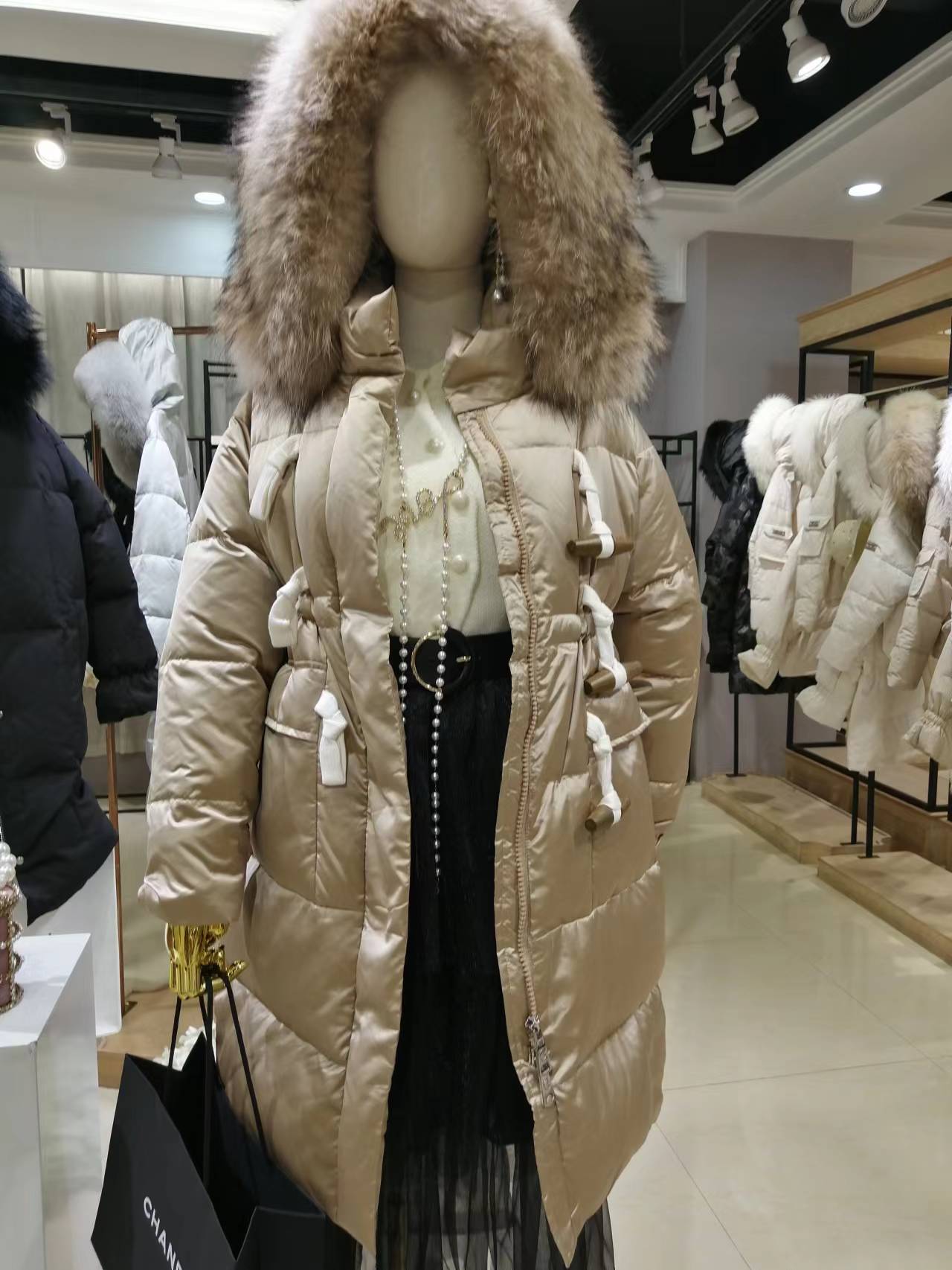 歌瑞絲芬鵝絨服2022冬品牌折扣女裝批發(fā)貨源尾貨清倉(cāng)正 品