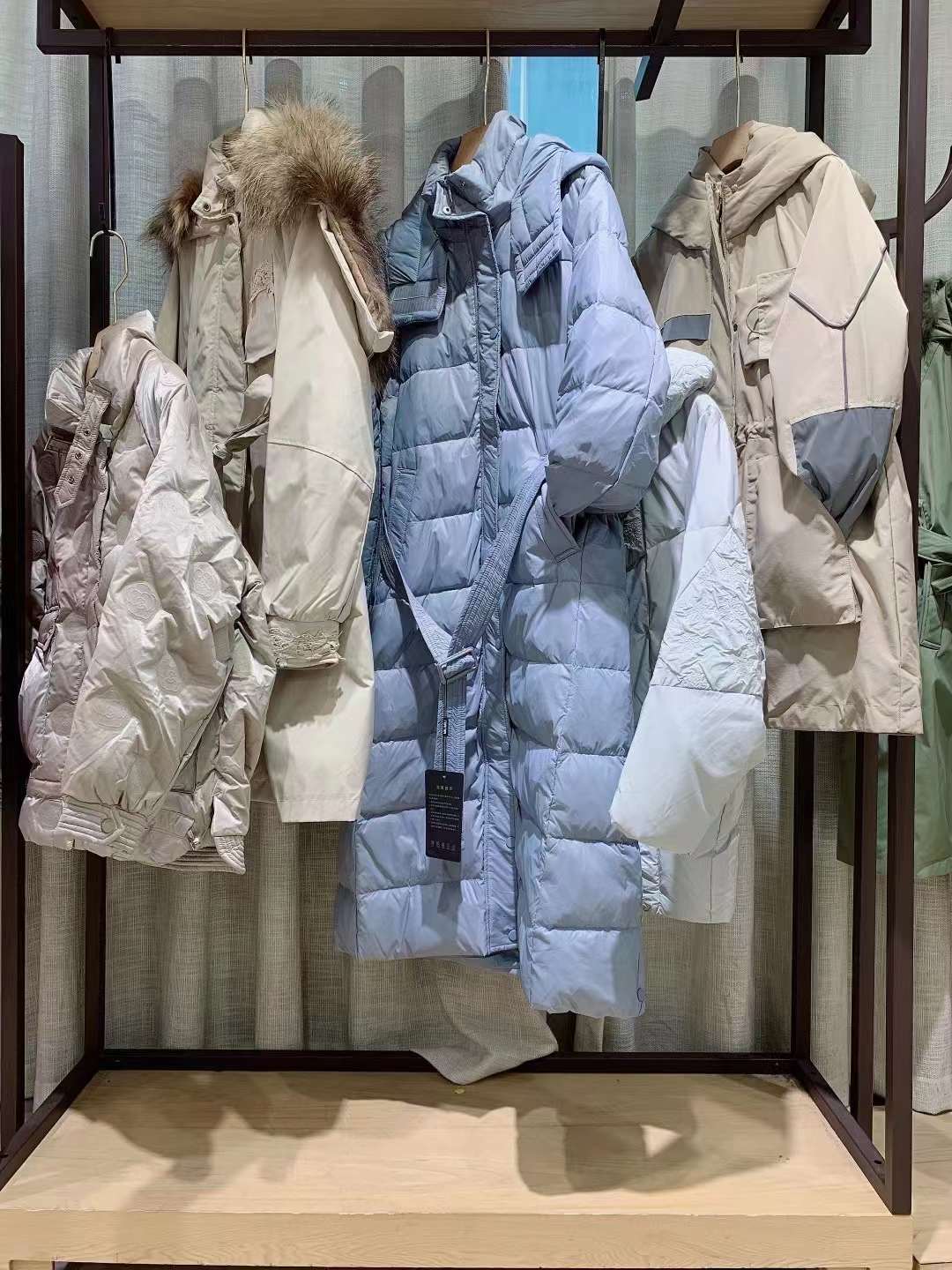 當(dāng)季新款【MILI】22冬國內(nèi)品牌羽絨服雜款尾貨批發(fā)市場(chǎng)貨源?