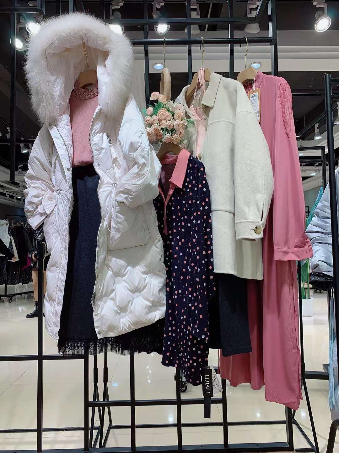 莉佳麗 2022 秋冬專柜撤柜女裝庫(kù)存尾貨清倉(cāng)進(jìn)貨實(shí)體店直播貨源