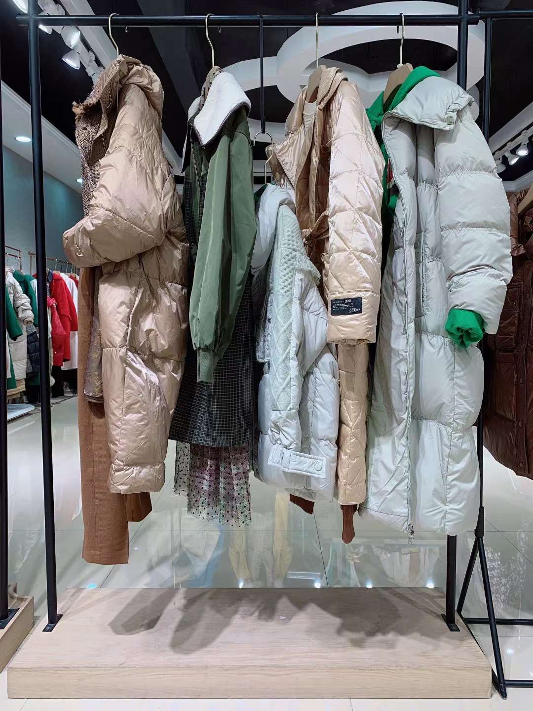 蒂言2022秋冬高 品 質(zhì)品牌折扣女裝批發(fā)直播實(shí)體店貨源冬季服飾