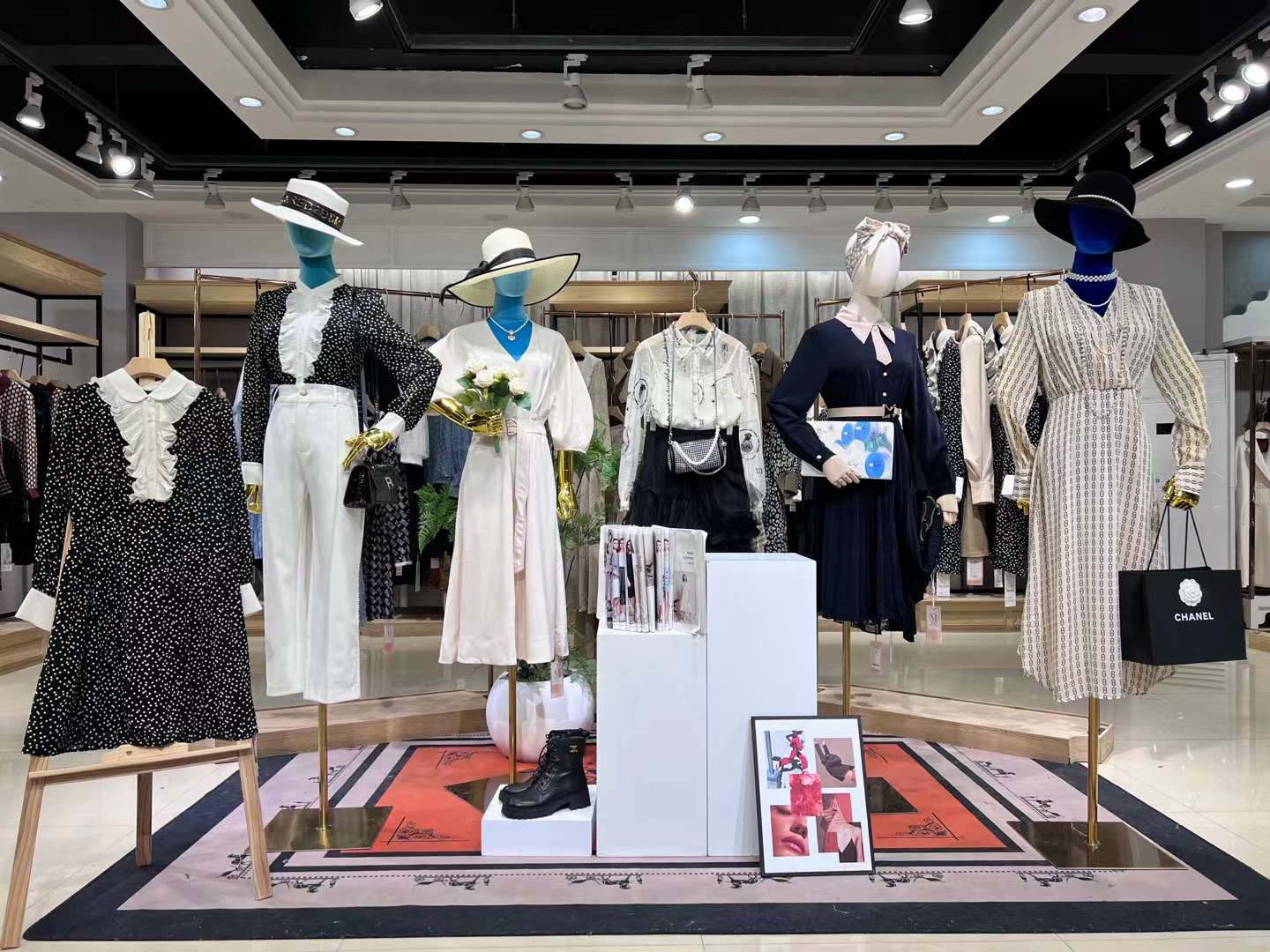 舒麗裝點(diǎn)2023春女裝羽絨服鵝絨 清倉(cāng)撤柜雜款走份批發(fā) 女裝一手貨源
