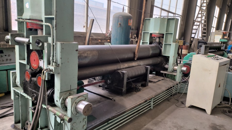 轉(zhuǎn)讓二手液壓卷板機(jī)20x2500成色新