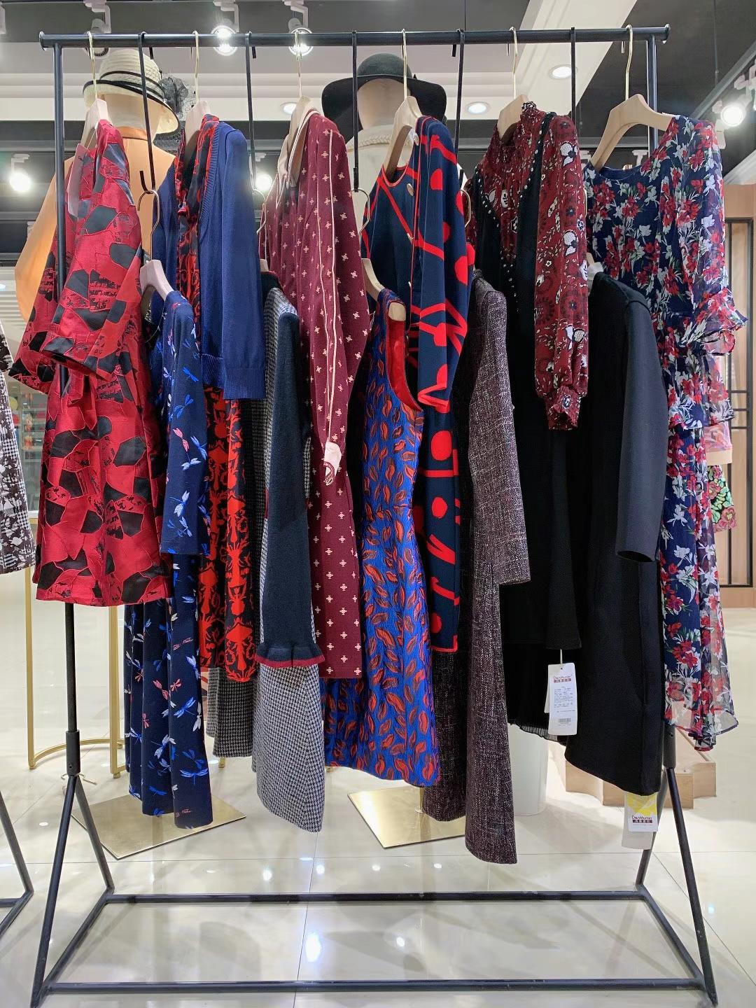 丹慕妮爾2023秋品牌折扣女裝走份批發(fā)廣州十三行服裝直播尾貨供應(yīng)鏈