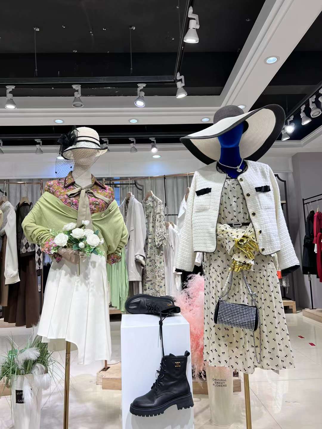 迪笛歐2023新款夏品牌折扣女裝尾貨雜款批發(fā)地?cái)倢?shí)體貨源走份