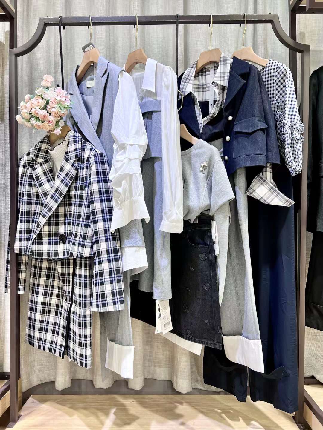 迪笛歐2023新款夏品牌折扣女裝尾貨雜款批發(fā)地?cái)倢?shí)體貨源走份