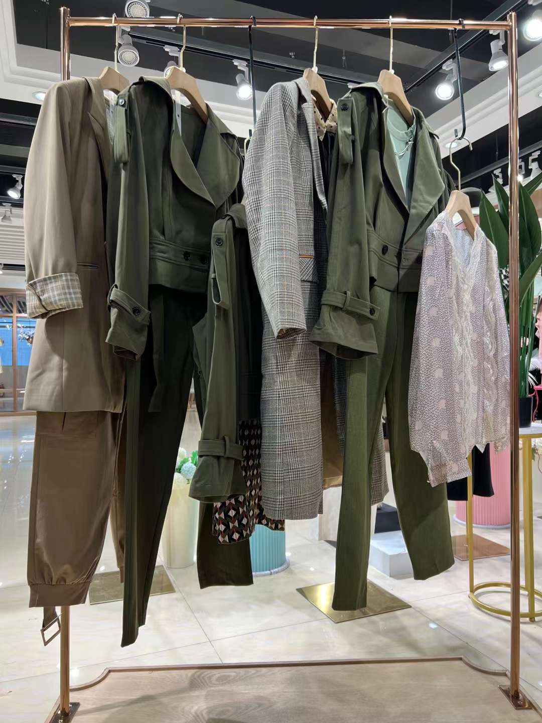 思慕緹2023新款春新款品牌折扣女裝批發(fā)正品庫存尾貨清倉