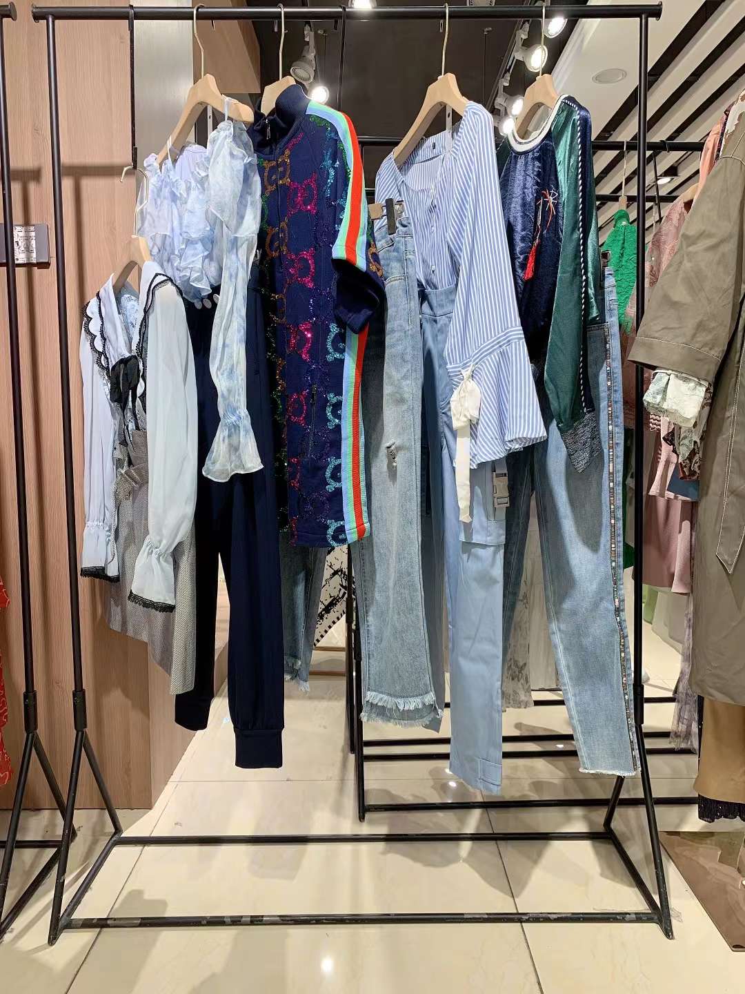 芭蒂娜2023春新款高端撤柜品牌折扣女裝尾貨庫存一手貨源實(shí)體店