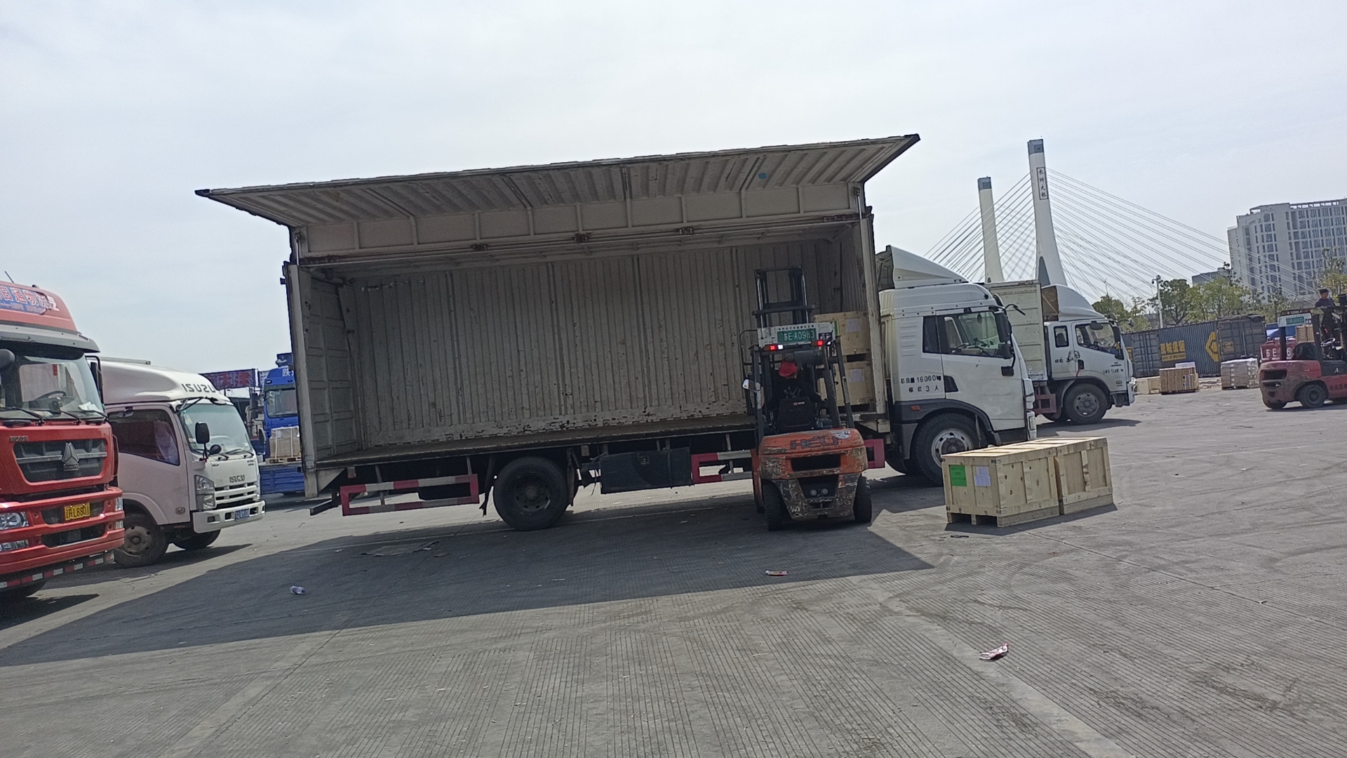 蘇州到畢節(jié)大件公路 整車零擔(dān) 家具物流 轎車托運 危險品專線 化工運輸公司   蘇州往畢節(jié)長途直達(dá)
