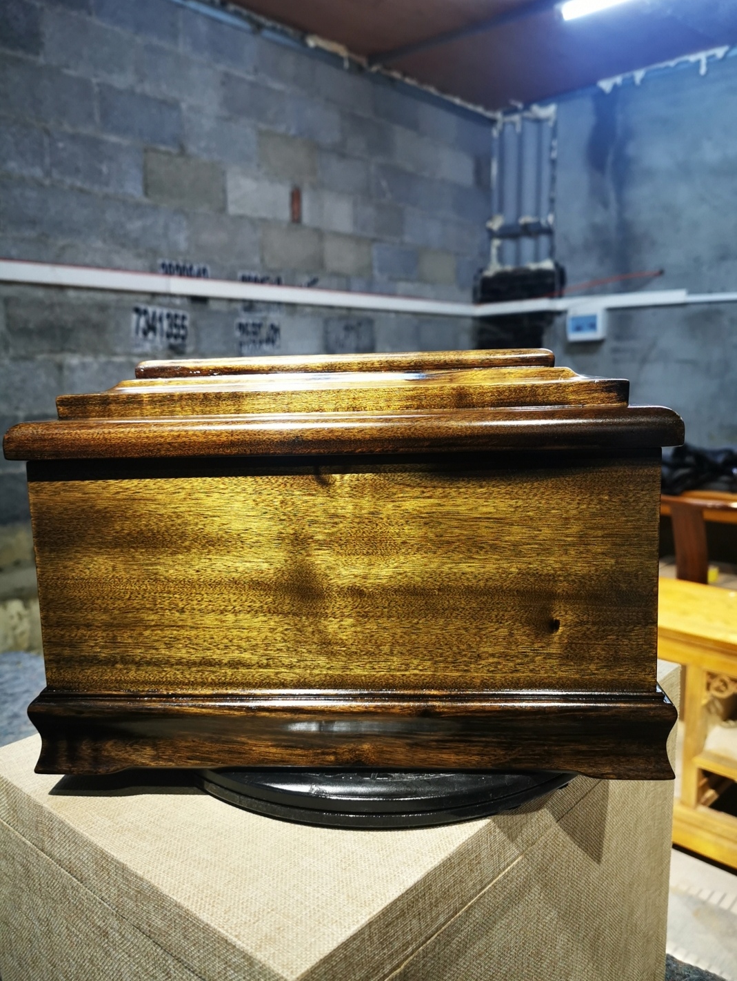 廣西金絲楠木骨灰盒定做價(jià)格報(bào)價(jià)