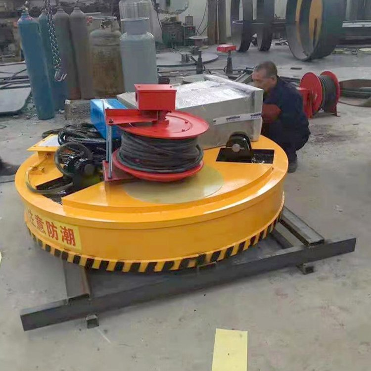 2噸圓形電磁吸盤(pán)生產(chǎn)廠(chǎng)家-廠(chǎng)家報(bào)價(jià)-廠(chǎng)家供應(yīng)-哪里有-哪里好 廢鋼廠(chǎng)用廢鐵吊運(yùn) 磁力均勻操作方便耐磨性好