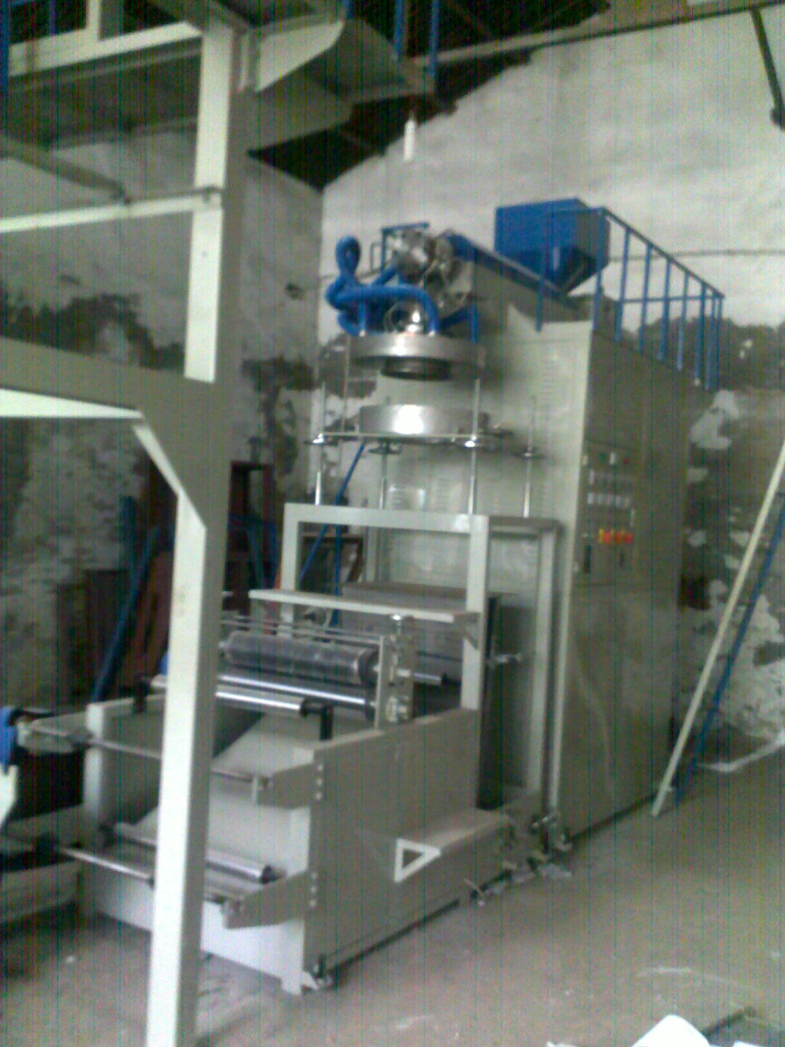 多功能旋轉(zhuǎn)機頭聚丙烯吹膜機 自動水冷式PP吹膜機