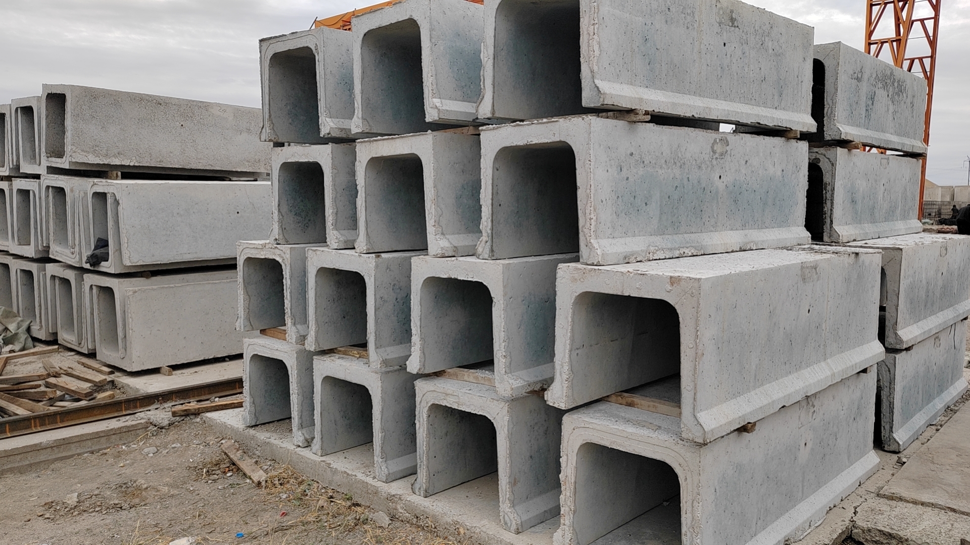 雞西排水U型槽多少錢_生產(chǎn)商_報(bào)價(jià)_銷售_聯(lián)系方式【昂昂溪區(qū)萬通水泥制品廠】