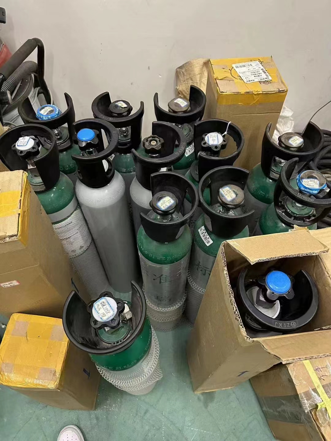 江西供應多種規(guī)格高純度標準氣體 混合氣工業(yè)氣體 4L/8L/40L