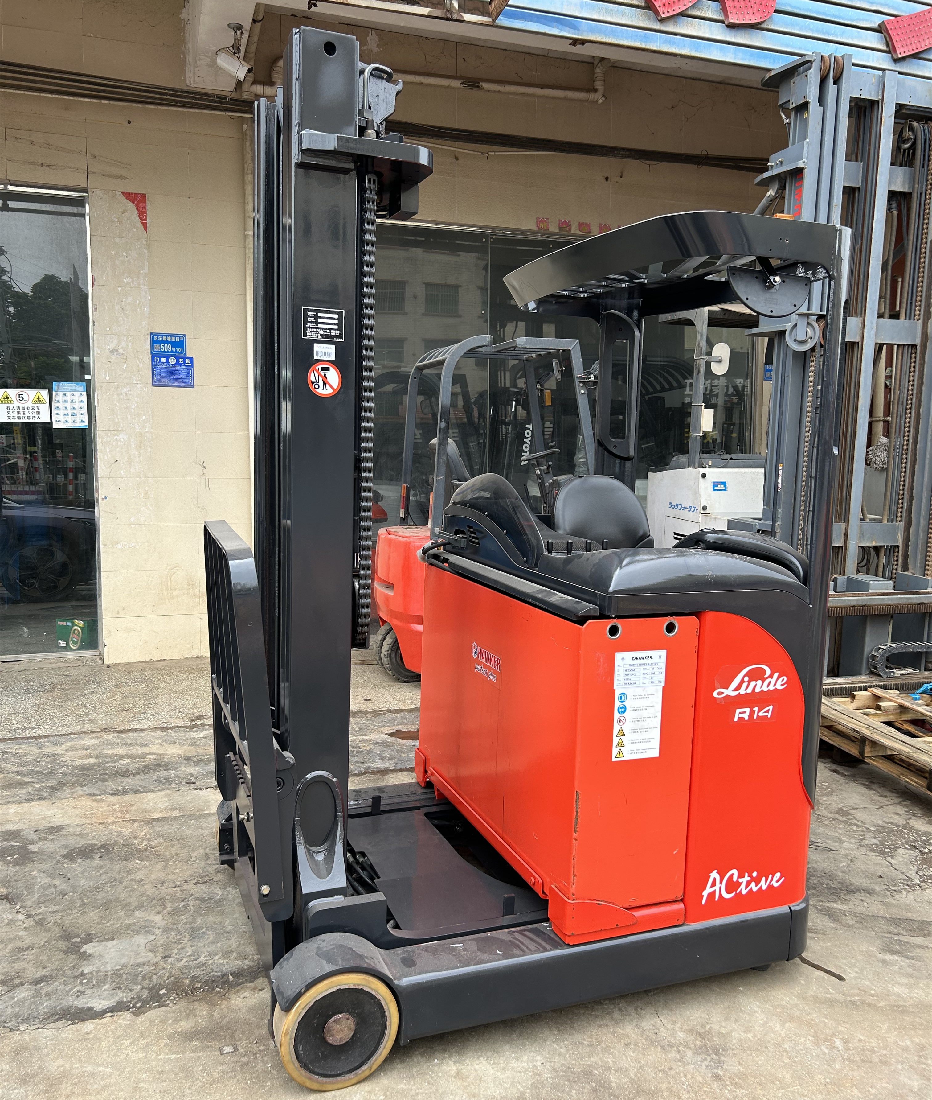 合適*層5.6米或以下貨架使用林德前移叉車