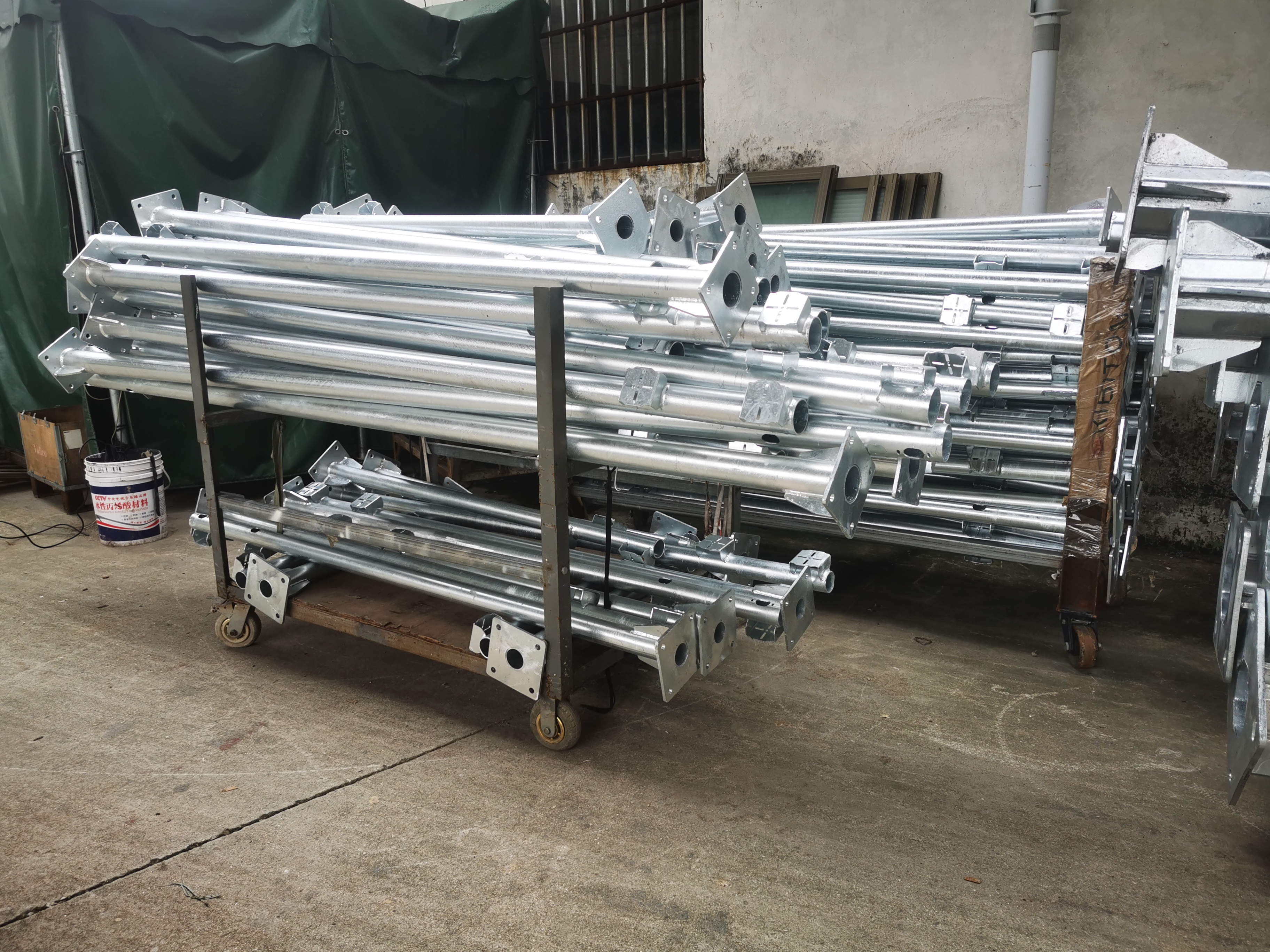 深圳熱鍍鋅監(jiān)控立桿 熱鍍鋅監(jiān)控立桿批發(fā)多少錢  監(jiān)控立桿定制 市場報(bào)價(jià)