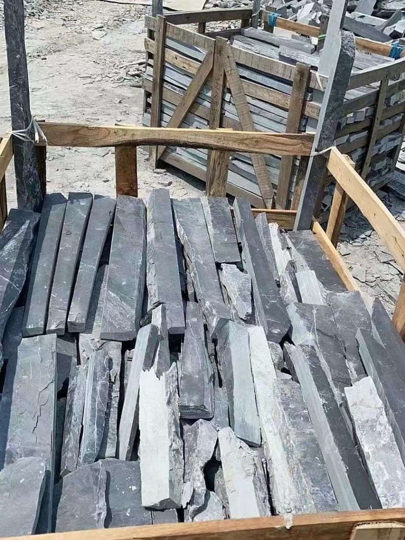 青石板碎拼石哪里有 青石板庭院不規(guī)則鋪路石價(jià)格