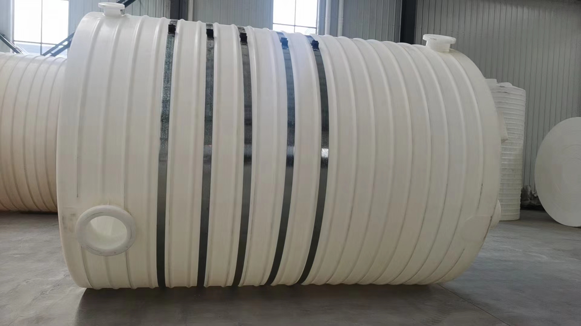 武漢供應(yīng)50噸加厚塑料儲(chǔ)罐廠(chǎng)家報(bào)價(jià)