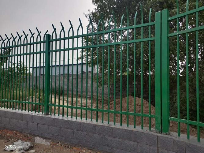 方管護(hù)欄 圍墻圍欄廠房兩旁方管圍網(wǎng) 景區(qū)圍欄網(wǎng) 方管護(hù)欄網(wǎng)