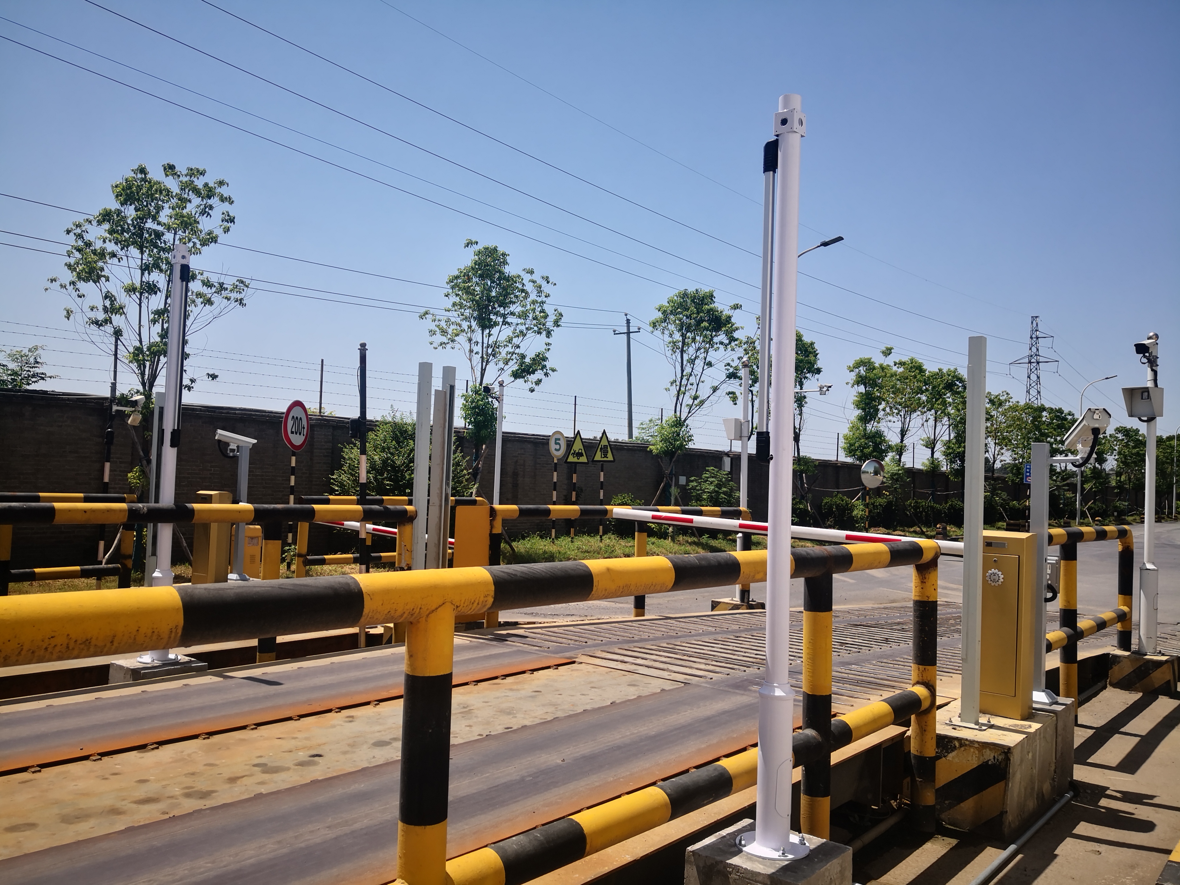 南陽(yáng)市鄧州市監(jiān)控安裝、周界防范、出入口道閘、門禁考勤、智能化安防工程