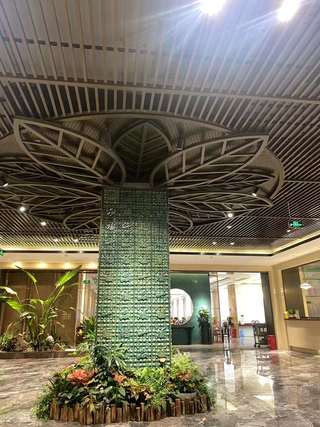 弧形方通鋁樹2.0厚商場吊頂