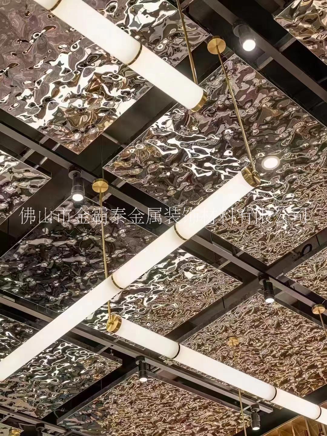 304火鍋店吊頂天花黑鈦鏡面