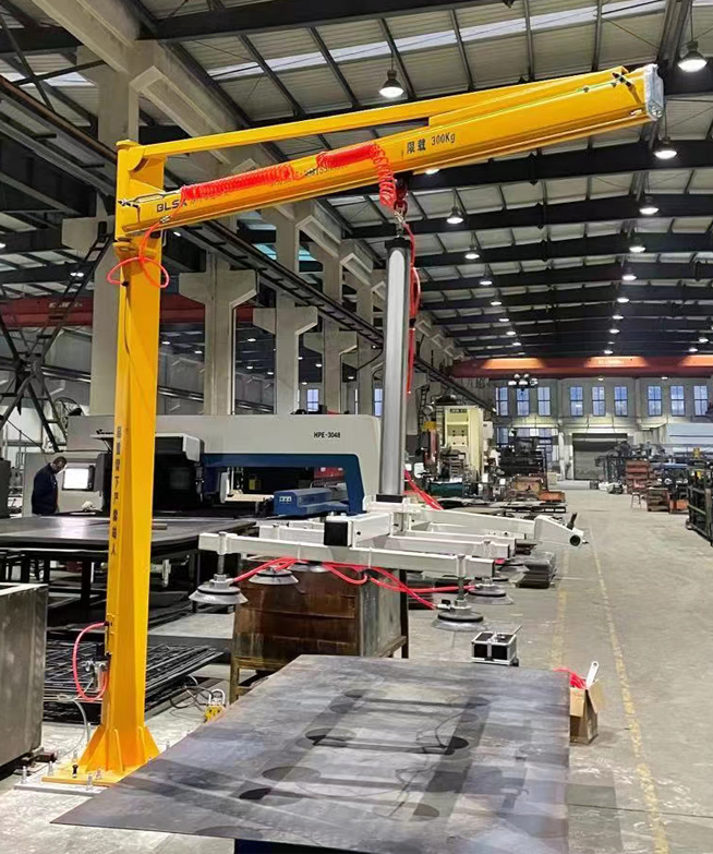 氣動搖臂助力機械手上料機激光切割機不銹鋼板材上料