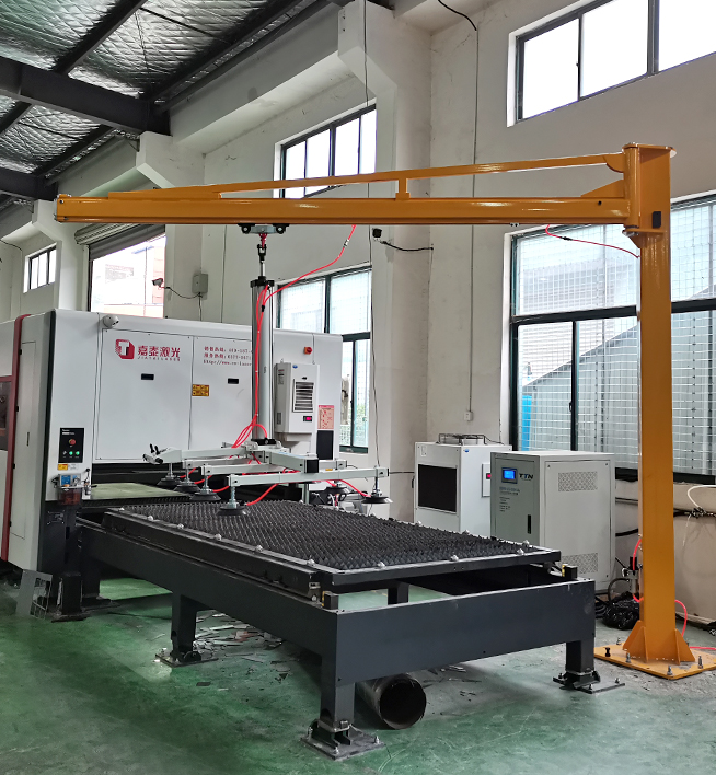 氣動搖臂助力機械手上料機激光切割機不銹鋼板材上料