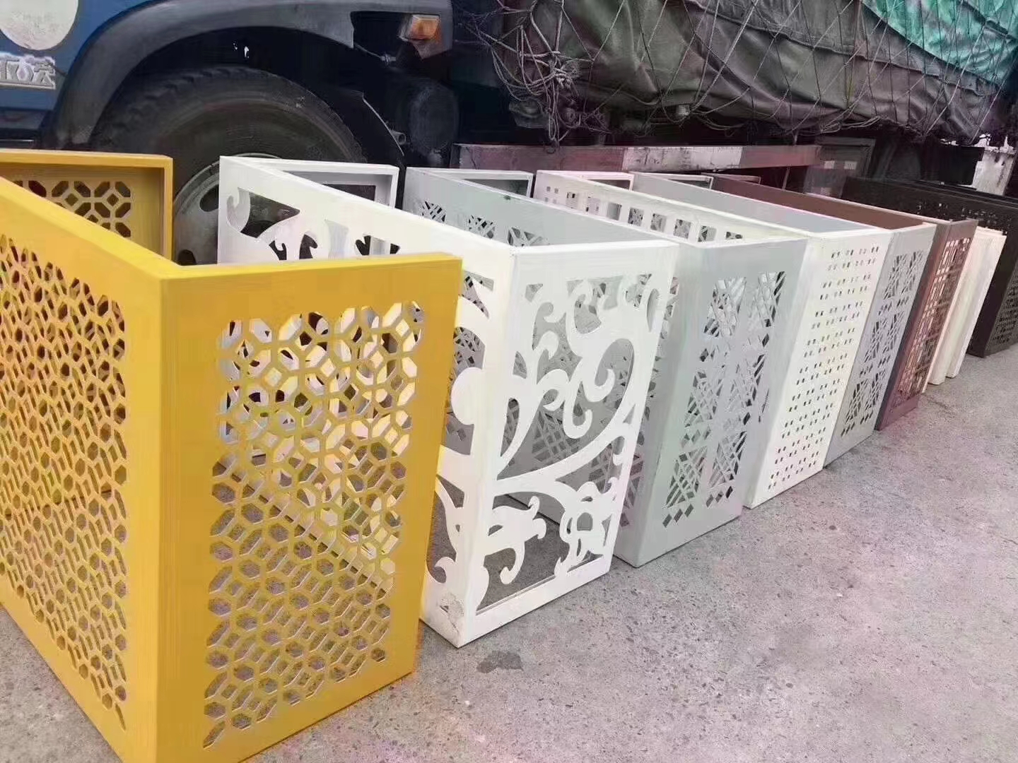 雕花鋁空調(diào)罩外墻空調(diào)裝飾鏤空中式鋁單板