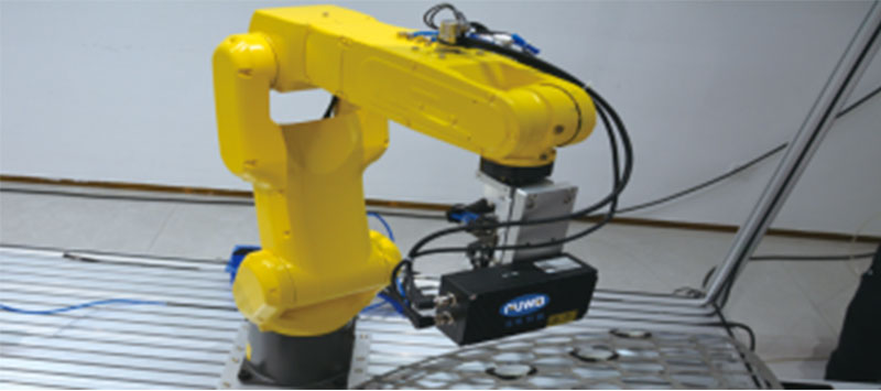 富唯智能高精度3D視覺引導(dǎo)鏡片鍍膜自動上料