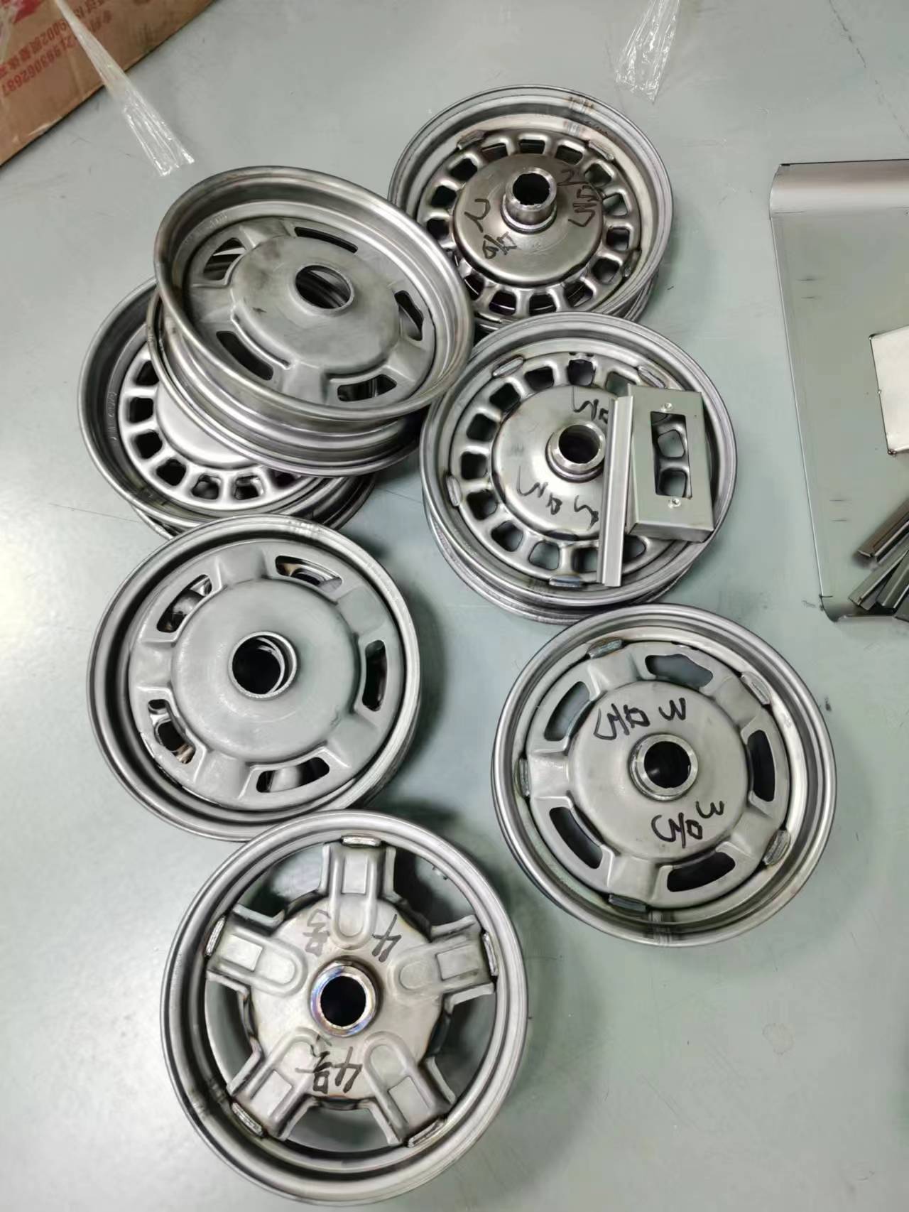 輪轂激光焊接 機(jī)械手取料 東莞正信 雅迪電動(dòng)車輪轂激光焊接工藝