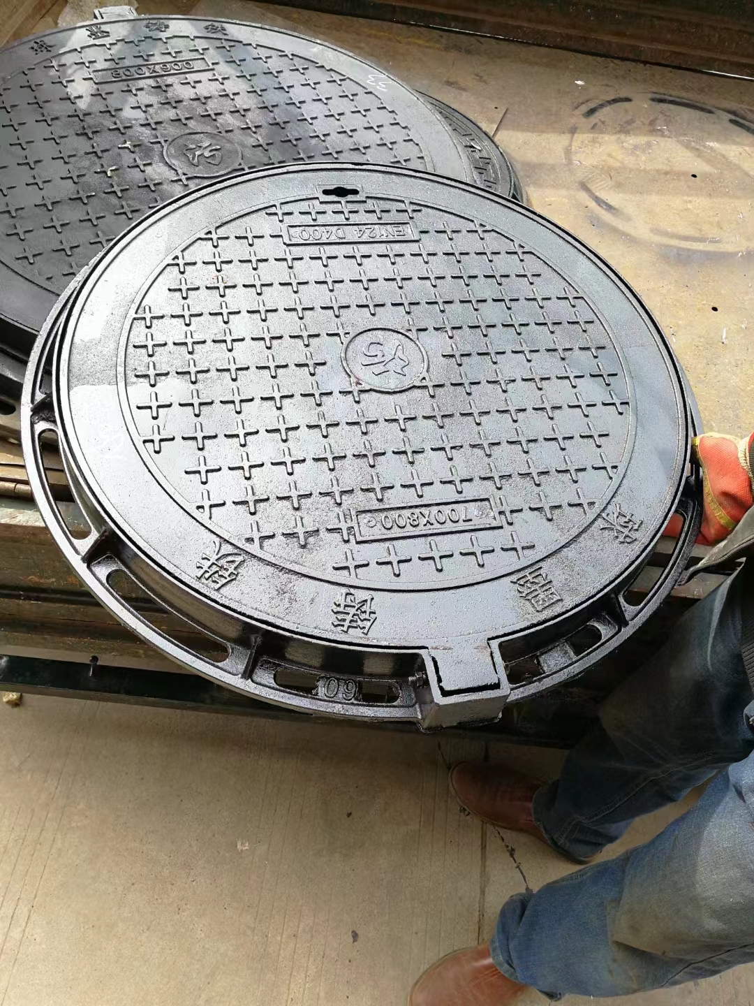 河南球墨鑄鐵井蓋報價_制造商_廠家電話_定制【新鄭市容與建材商行】