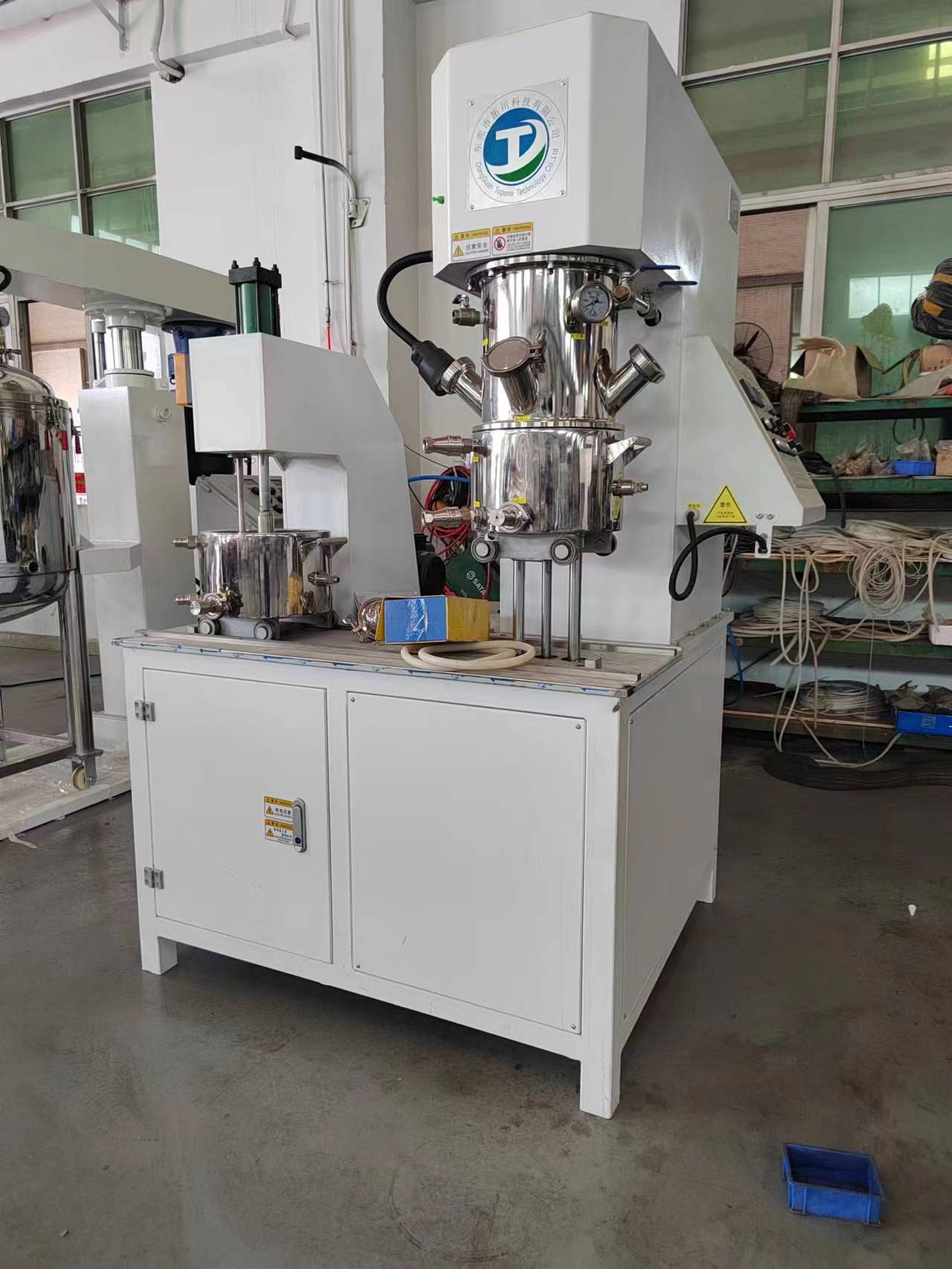 廠家供應100L雙行星真空攪拌機  陶瓷粉末動力混合機