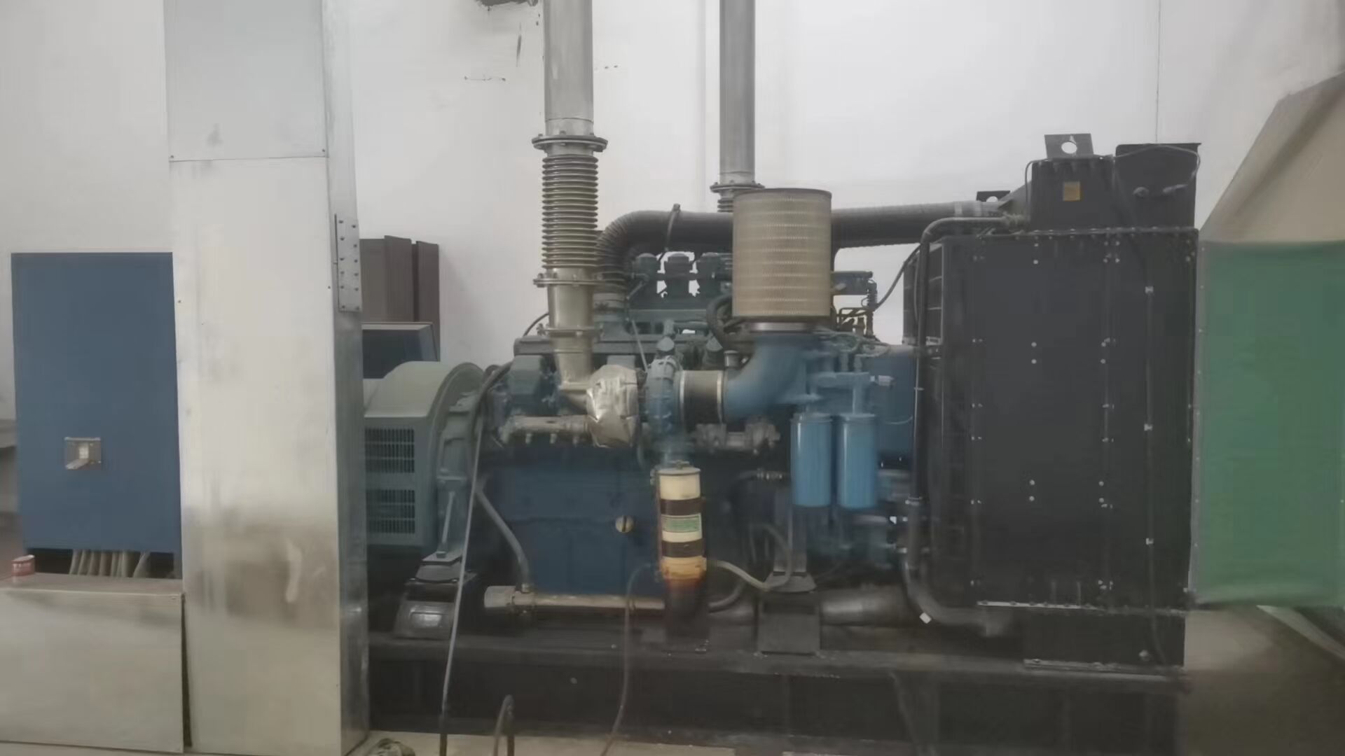 出售奔馳600千瓦發(fā)電機(jī)組，使用4個小時 二手發(fā)電機(jī)組 奔馳發(fā)電機(jī)組