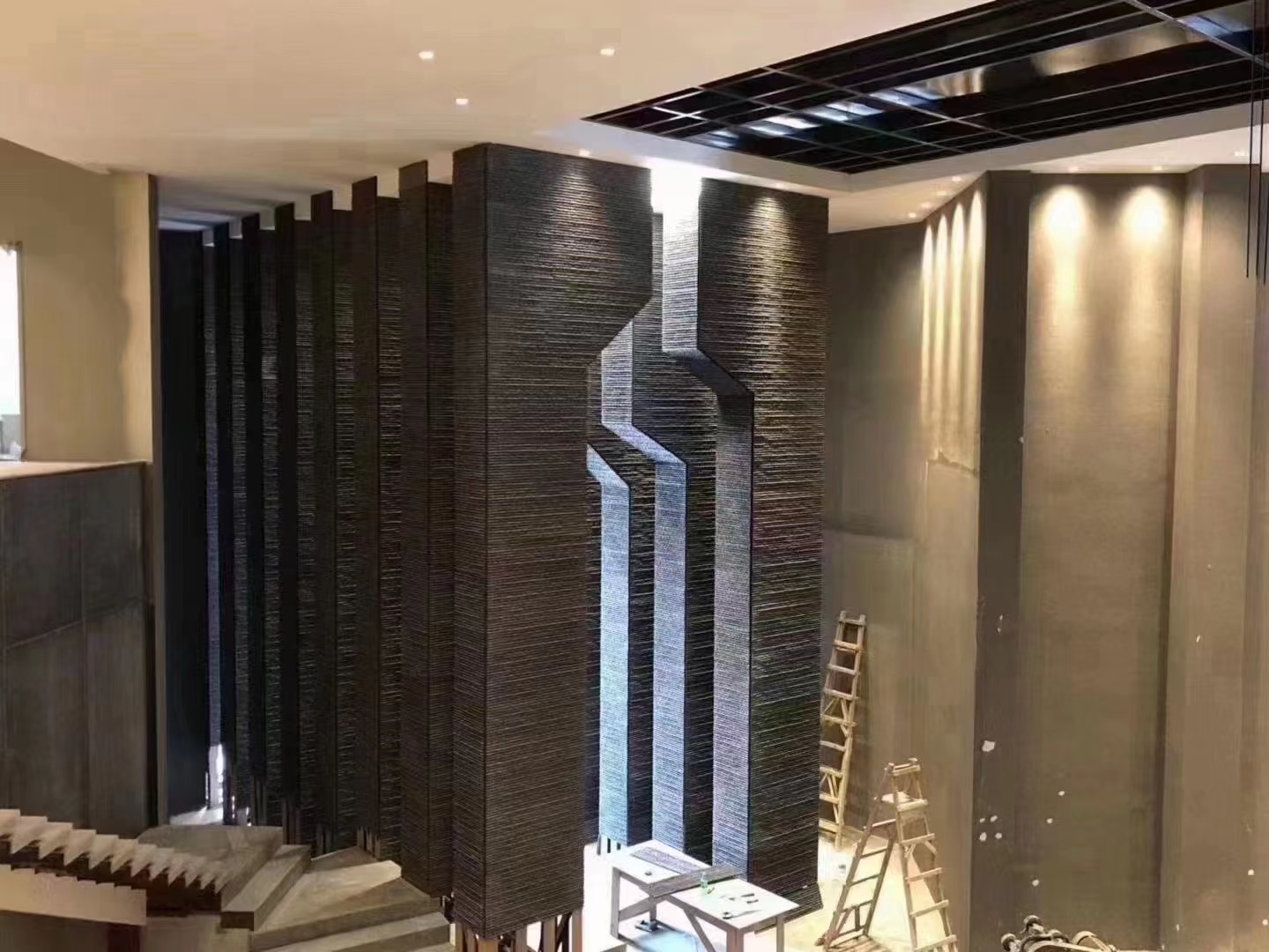 廣東PU輕質流水石聚氨酯材質黑色天然仿真石材安裝方便PU文化石產地貨源