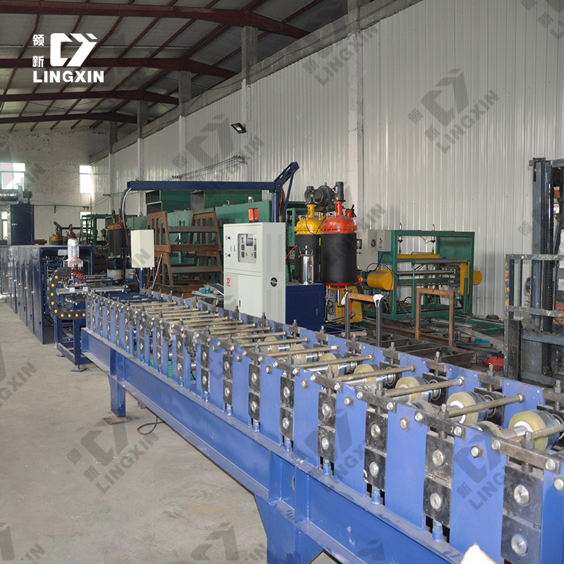 供應領新聚氨酯PU外墻保溫板發(fā)泡機器設備供貨商