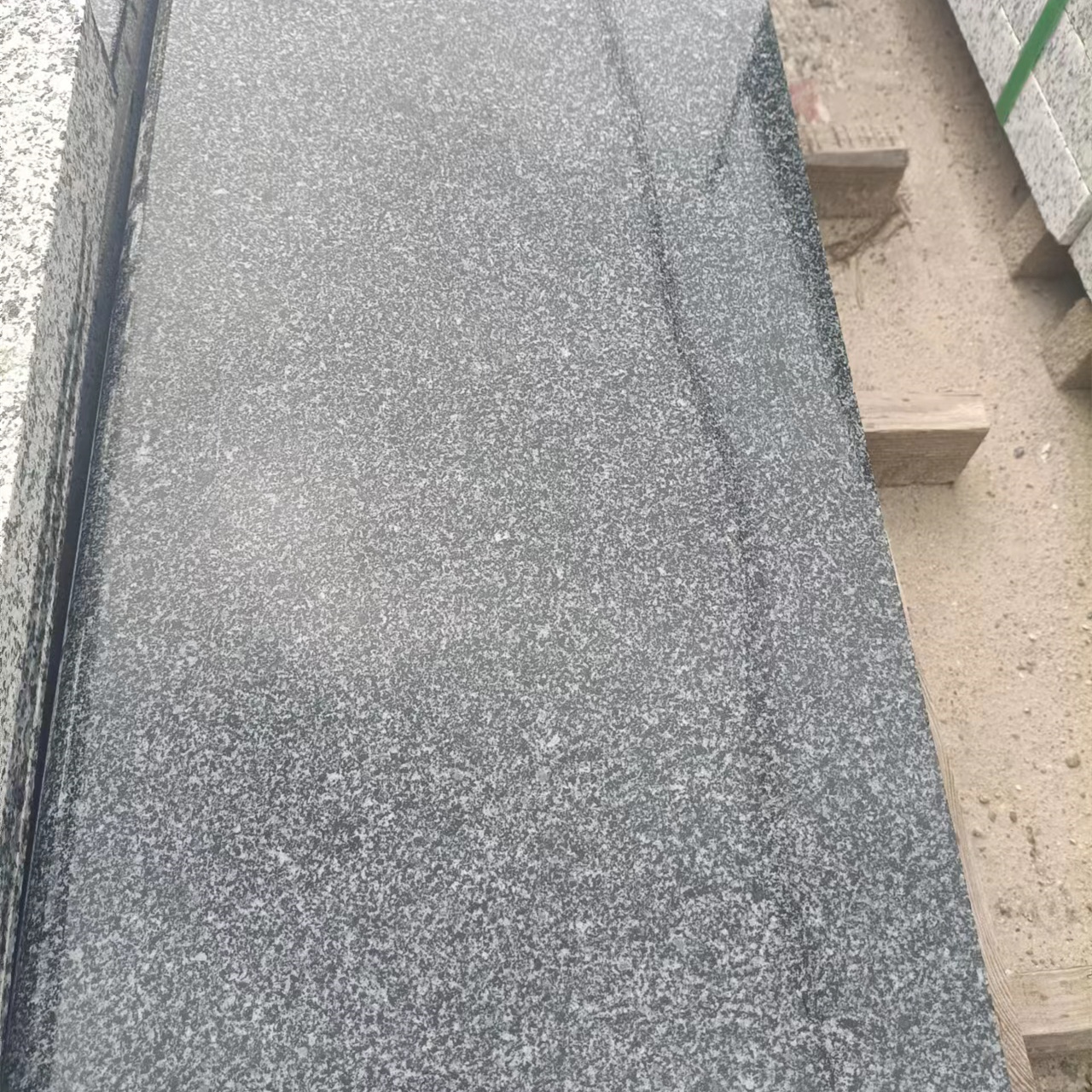 芝麻黑供應(yīng)商 芝麻黑花崗巖價格