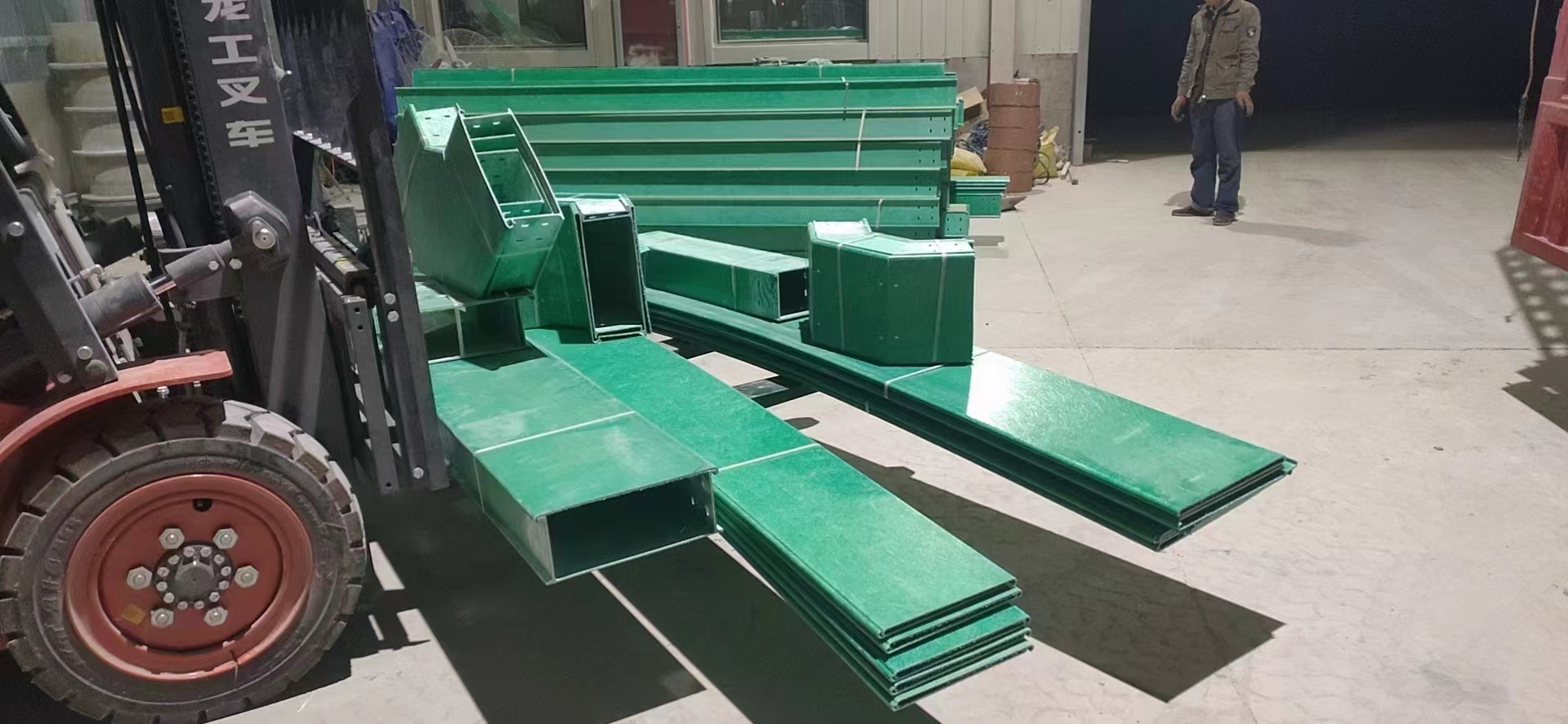 玻璃鋼電纜橋架 防火阻燃線槽 托盤式電纜線槽 槽式電纜橋