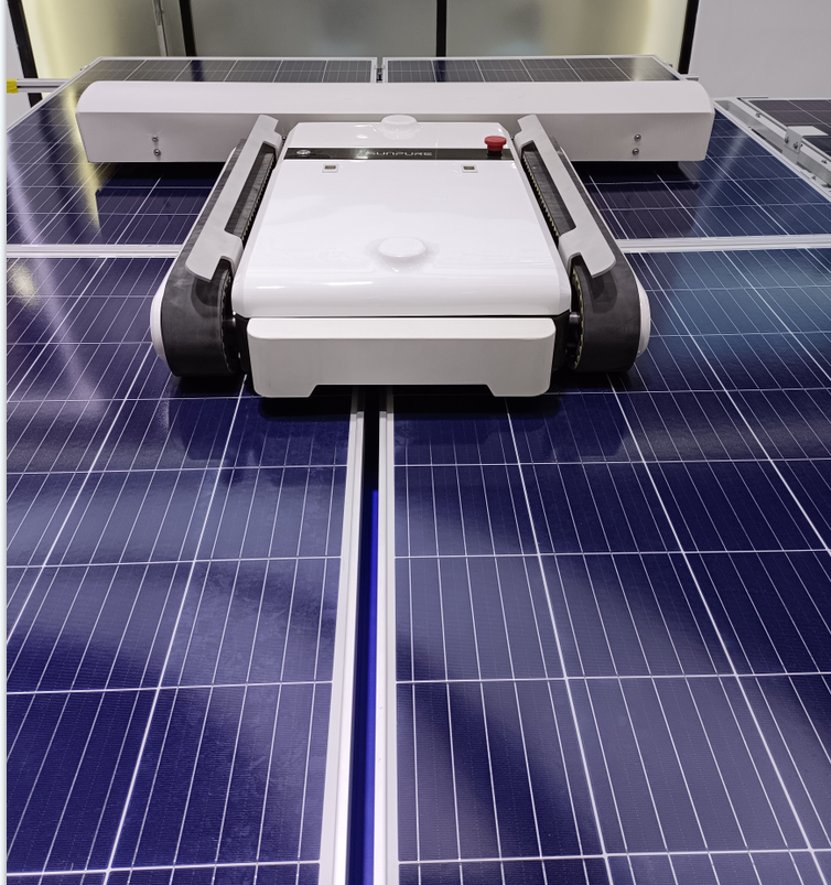 光伏清潔機(jī)器人 履帶式光伏智能清洗機(jī)器人 光伏清洗機(jī)器人