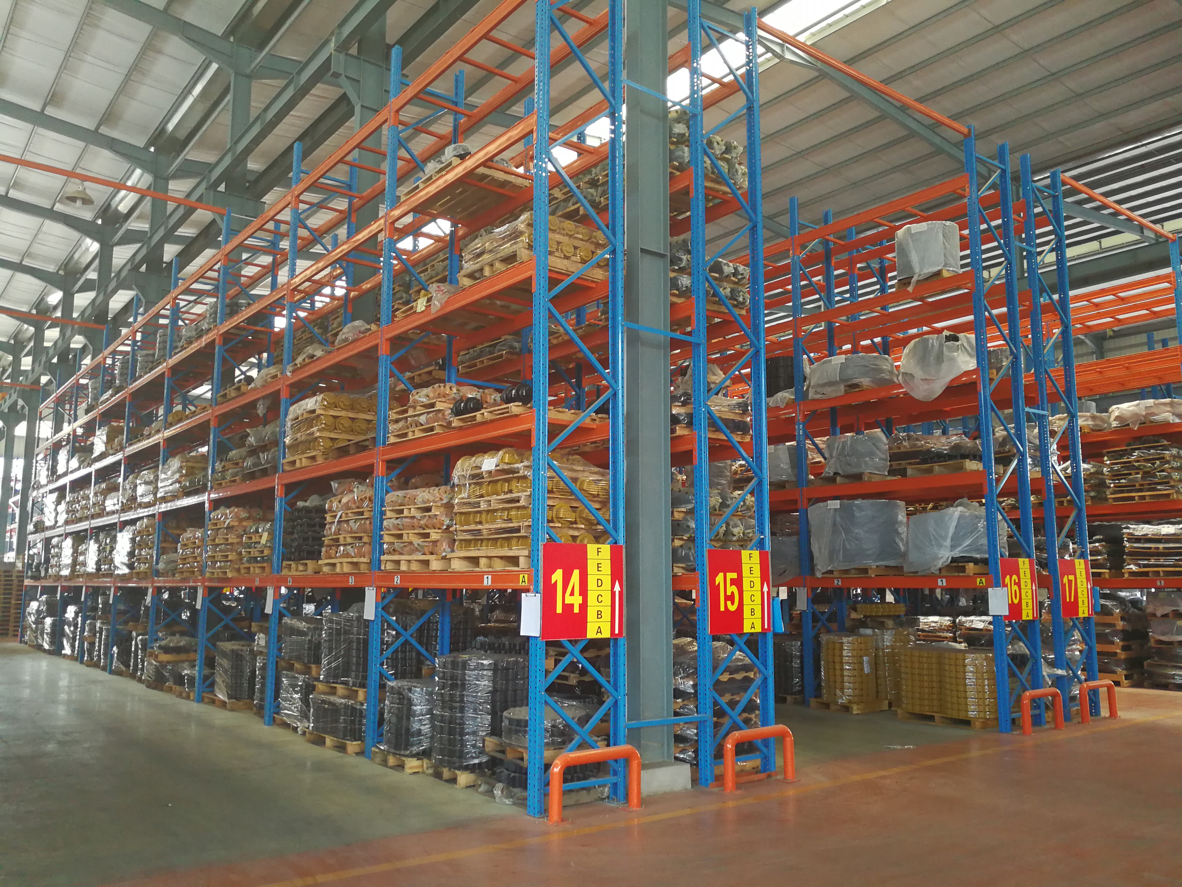 橫梁托盤(pán)貨架_橫梁托盤(pán)貨架多少錢(qián)_穿梭車(chē)貨架公司 福建橫梁托盤(pán)貨架