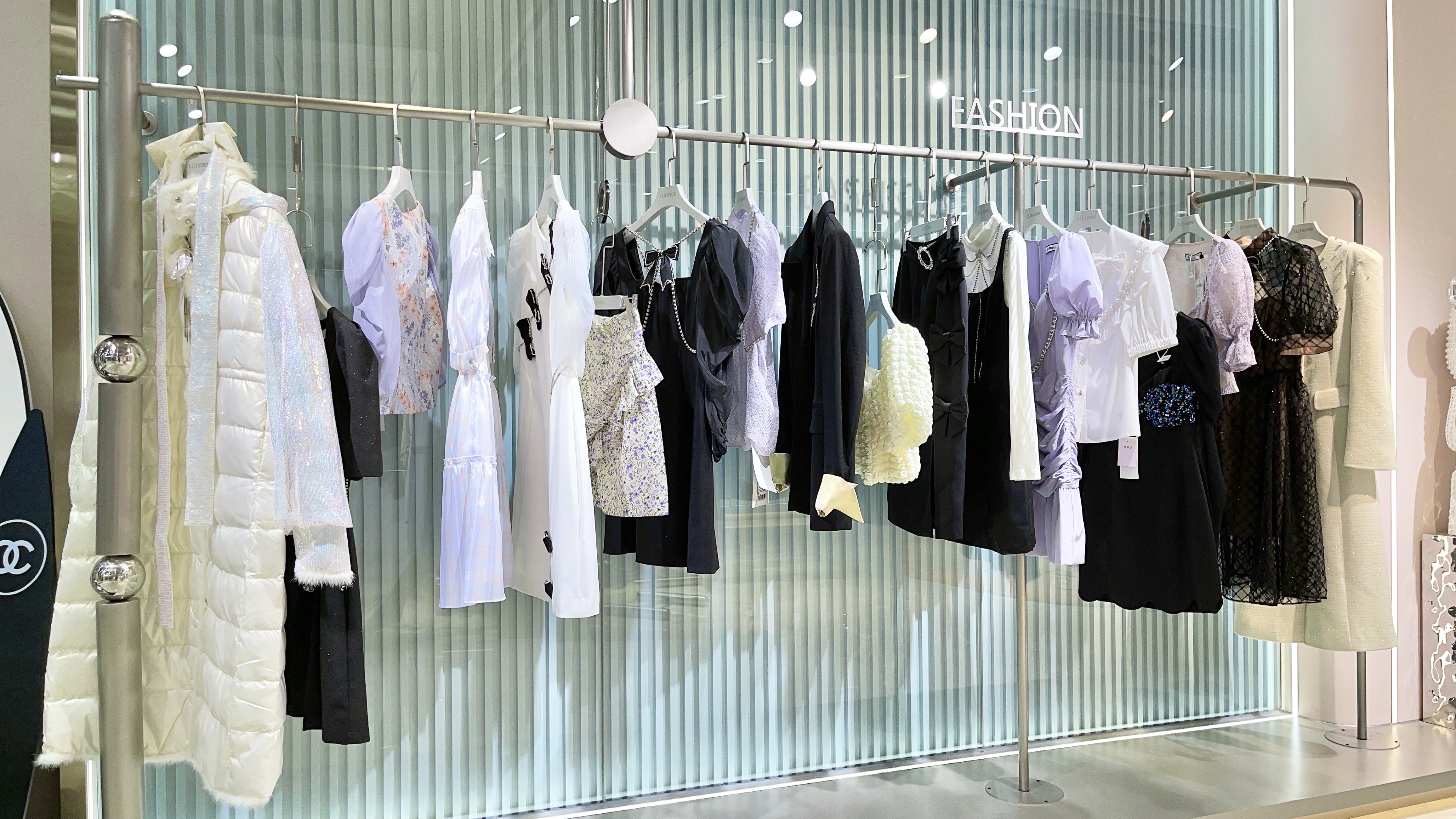 女裝品牌MisiCamii撤柜回貨  班曉雪專柜走份