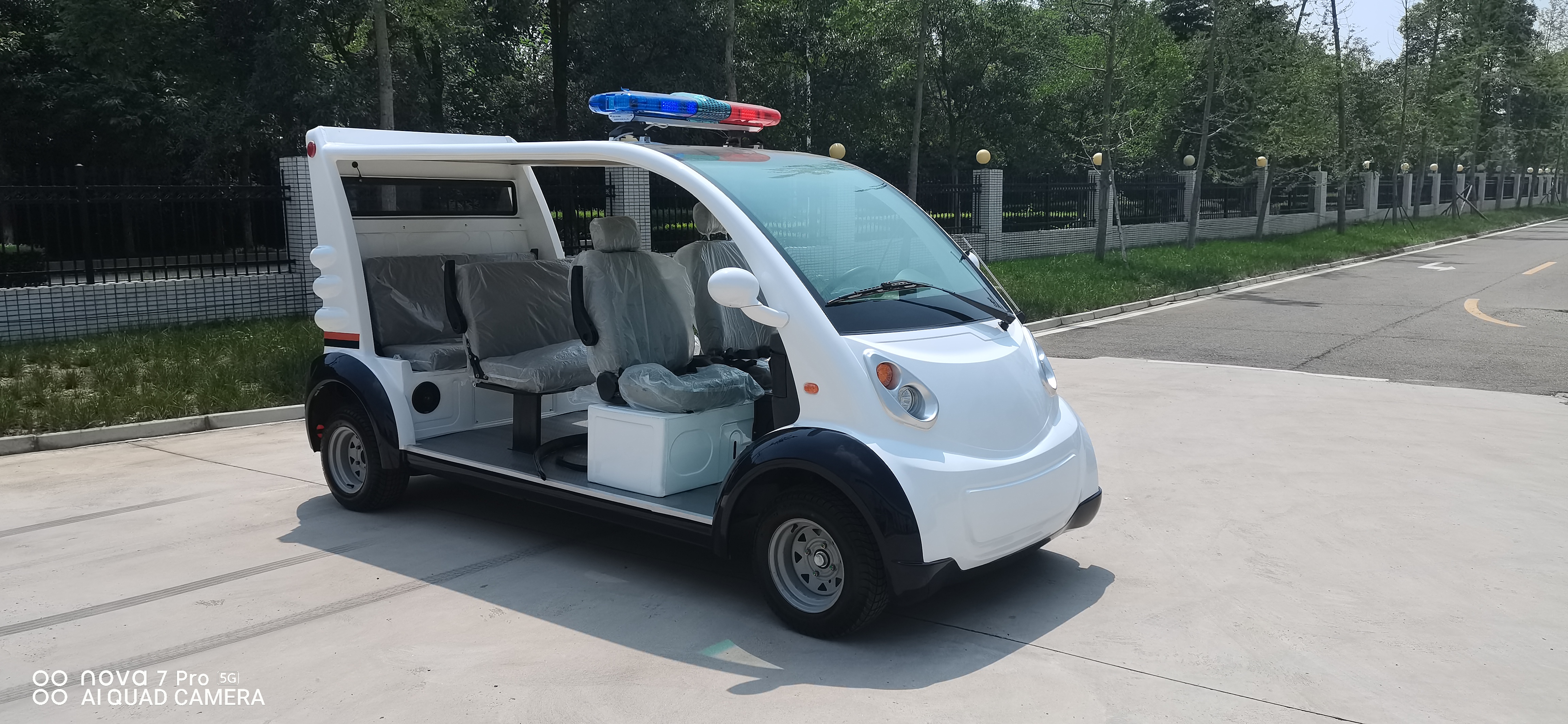 電動四輪巡查車