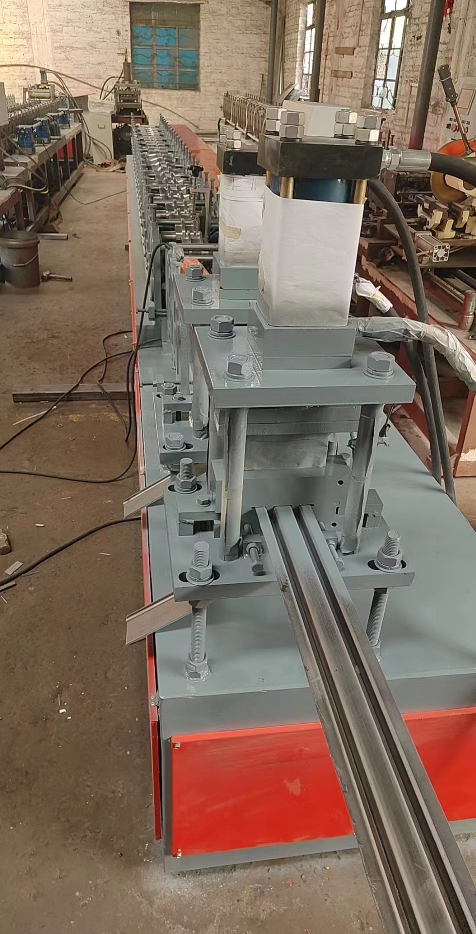 東莞 供應(yīng)u型鋼冷彎設(shè)備廠商 u型鋼滾壓成型機(jī)批發(fā)價(jià)格