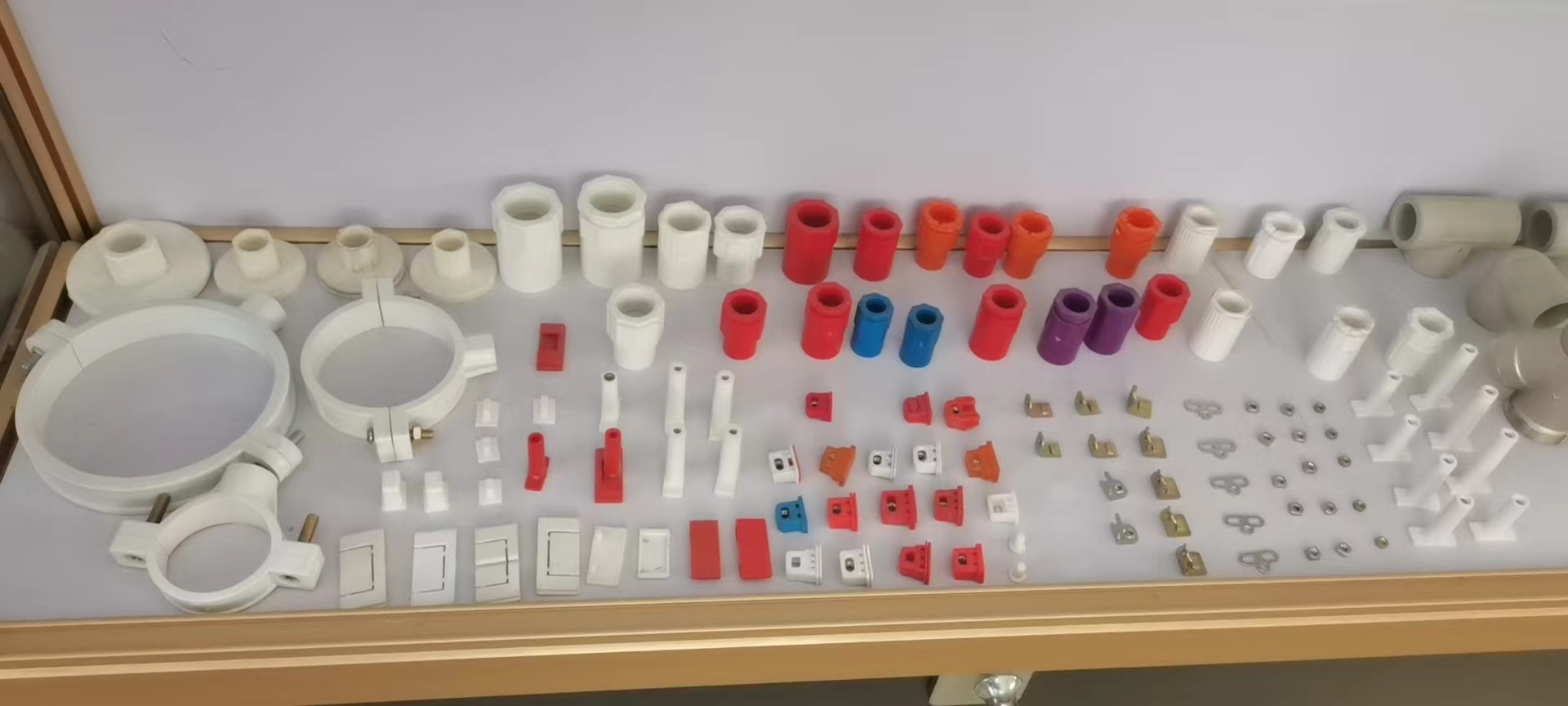 明裝接線(xiàn)盒螺母裝配機(jī)     線(xiàn)盒螺母裝配機(jī)