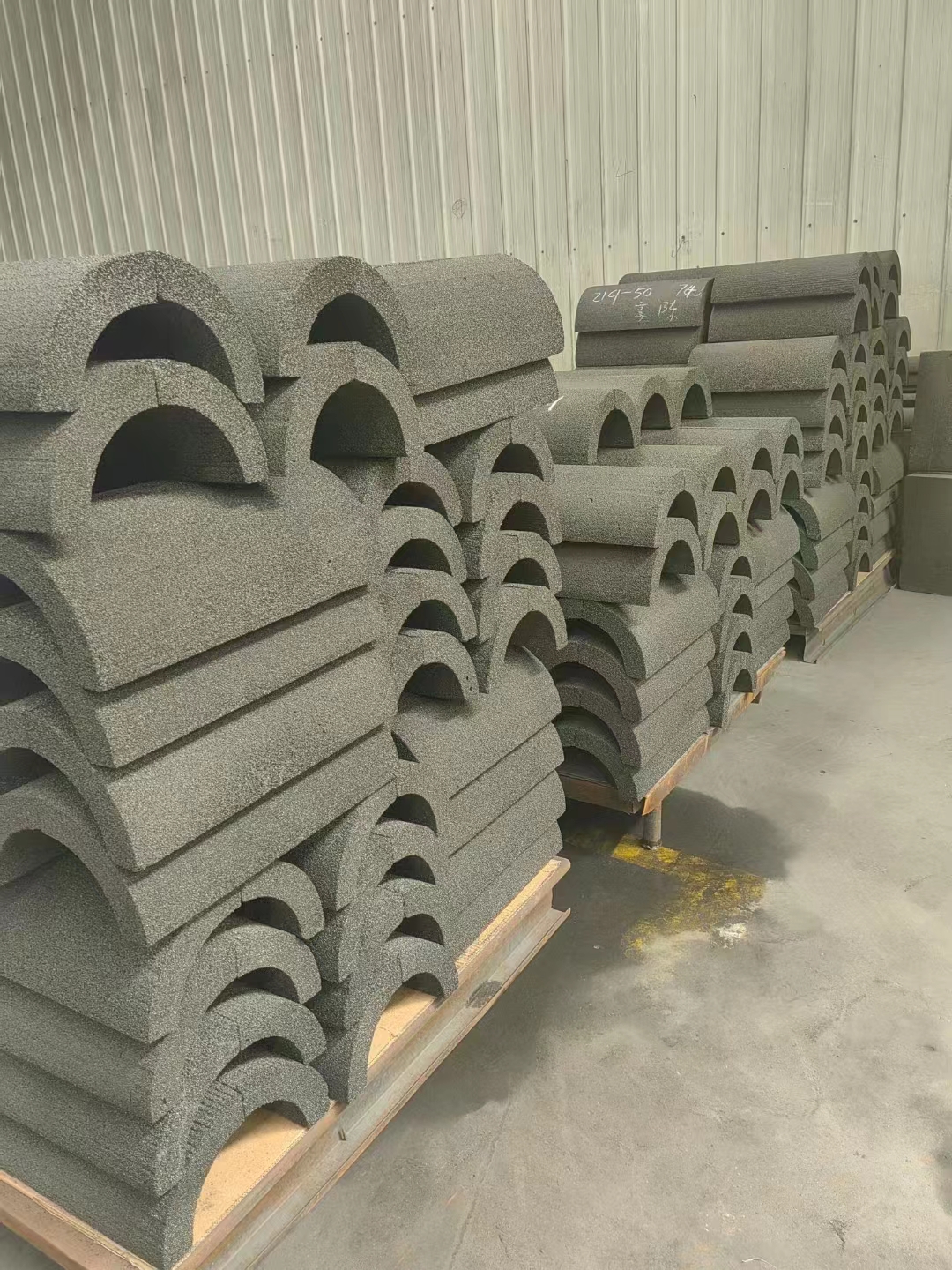 泡沫玻璃生產(chǎn)廠家   泡沫玻璃廠家供貨  泡沫玻璃價(jià)格  泡沫玻璃供應(yīng)商