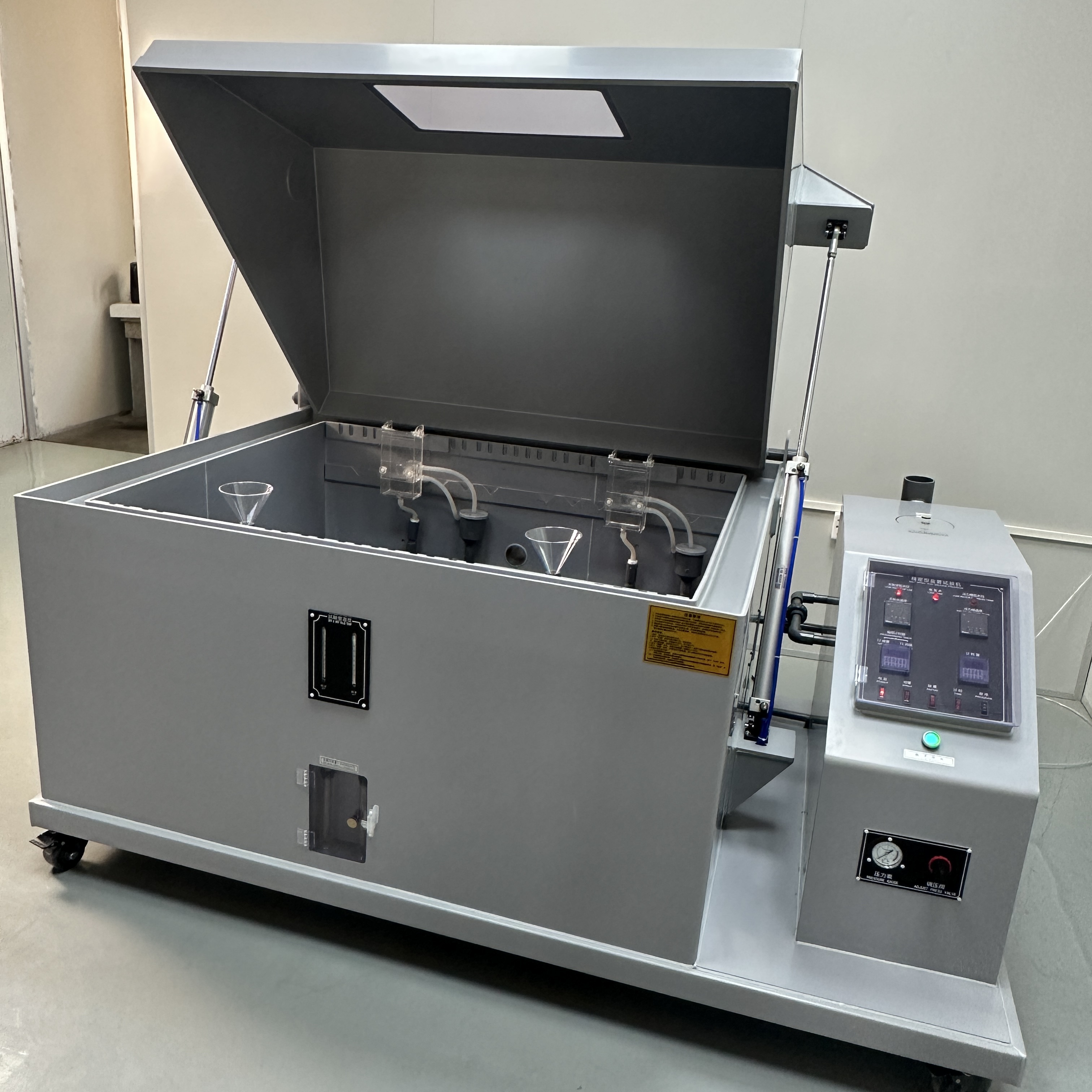 鹽霧試驗機專業(yè)生產(chǎn)廠家  鹽霧腐蝕試驗可滿足中性鹽霧、酸性鹽霧等多項測試