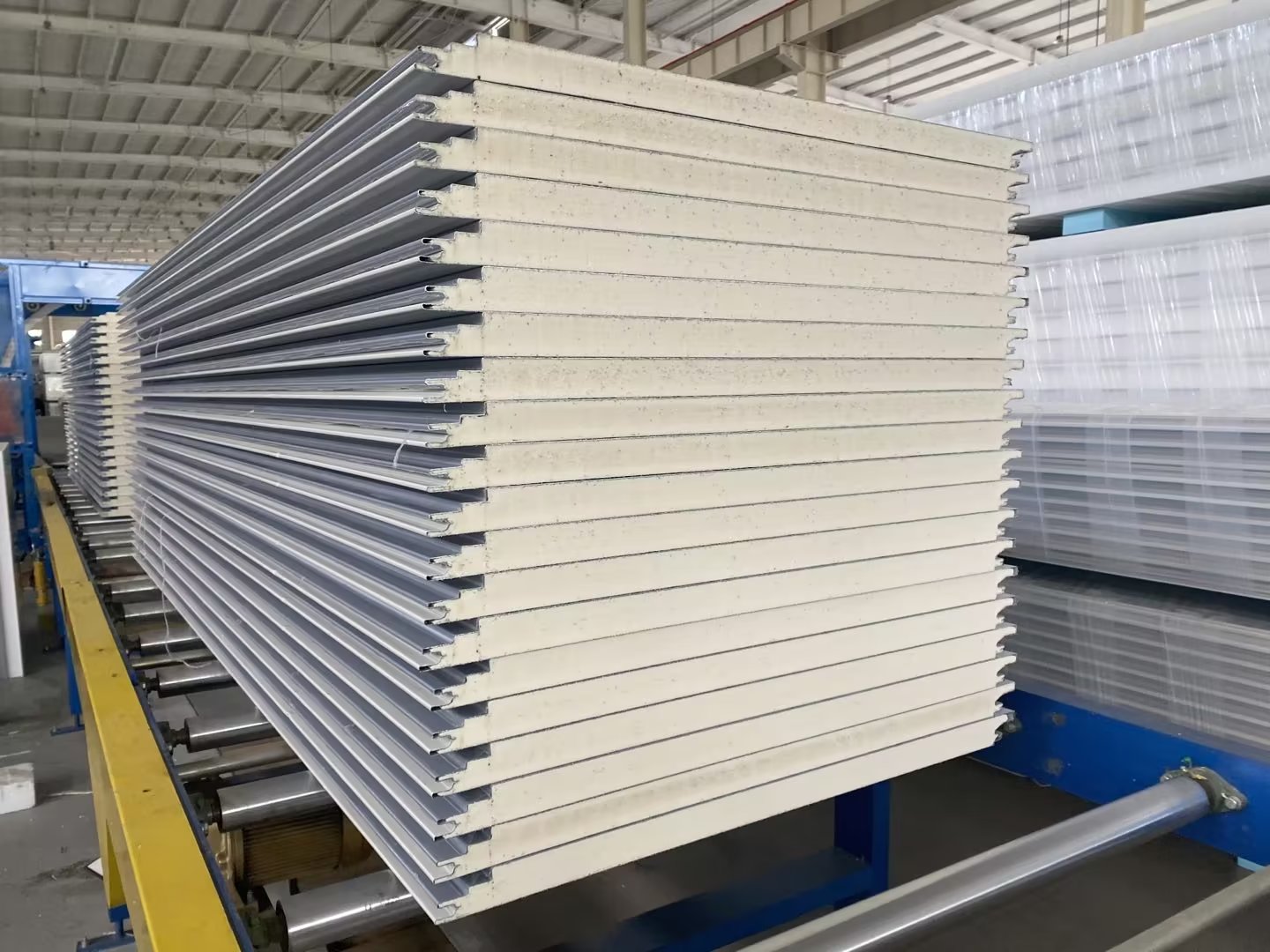 聚氨酯夾芯彩鋼板 冷庫(kù)用保溫隔熱墻 防火聚氨酯凈化板