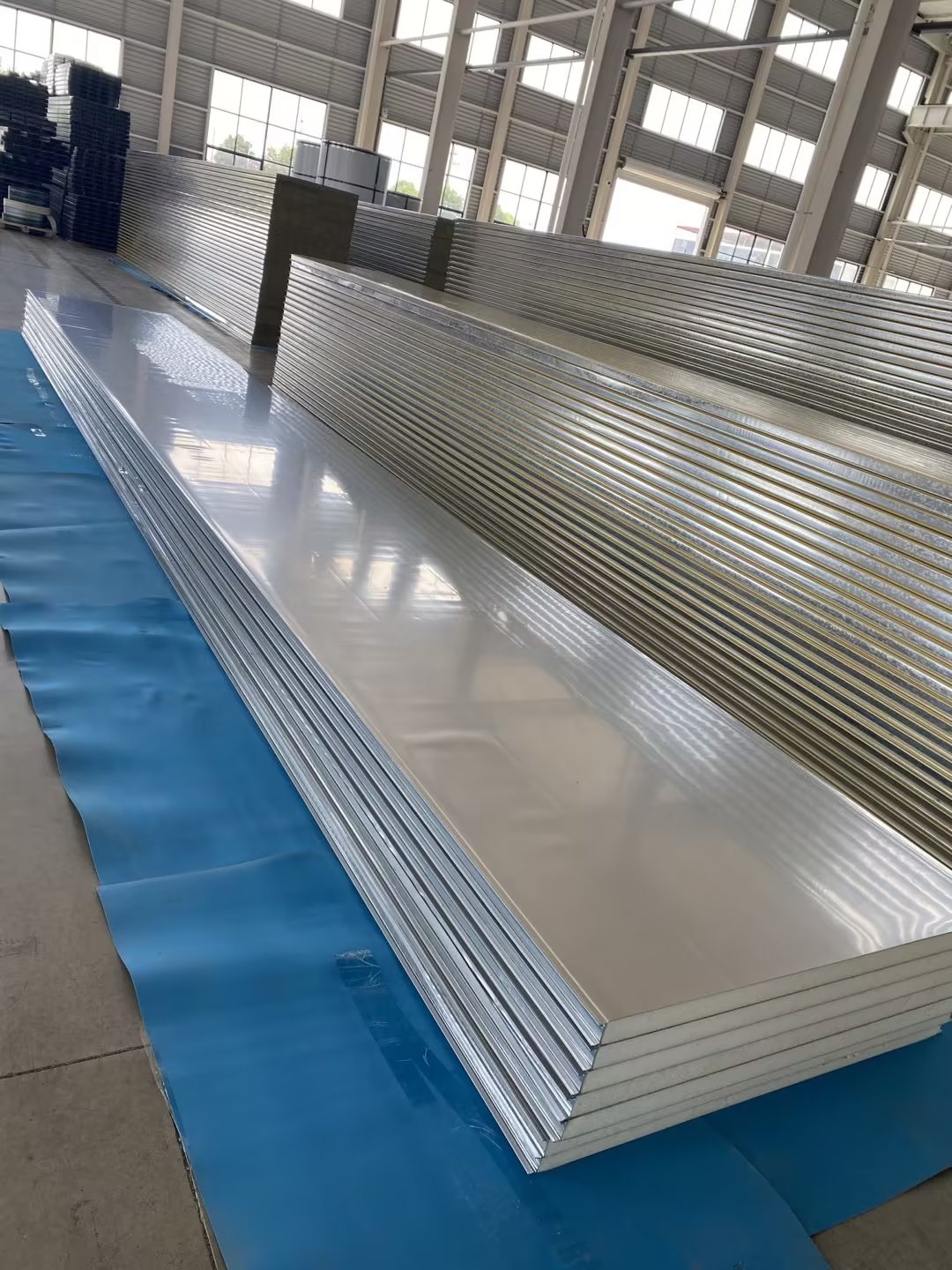 聚氨酯夾芯彩鋼板 冷庫(kù)用保溫隔熱墻 防火聚氨酯凈化板