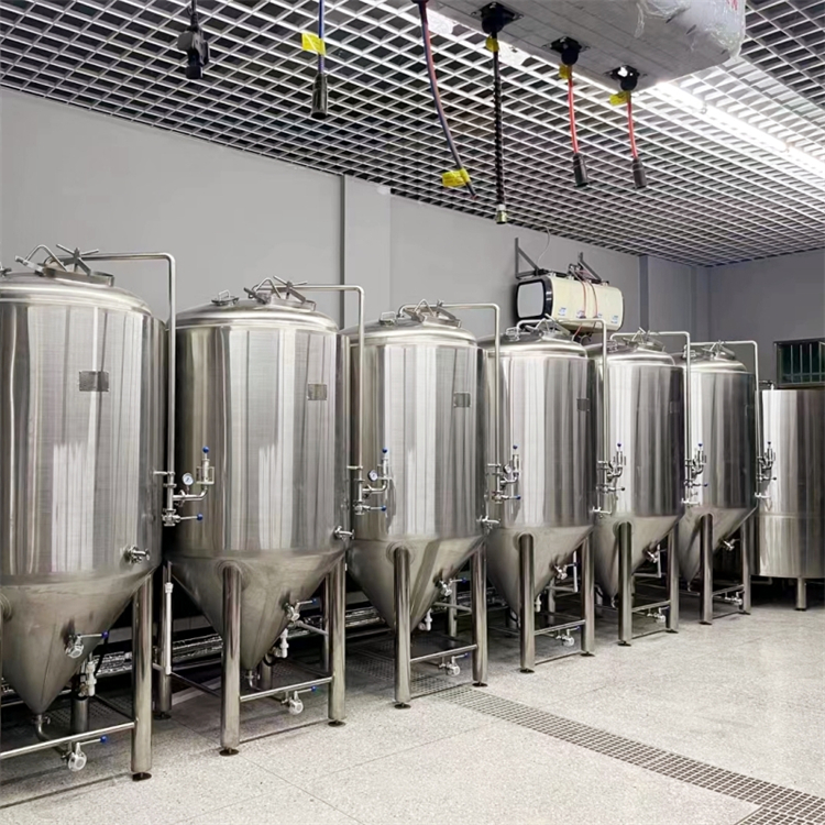 山東100升精釀鮮啤設(shè)備廠家，批發(fā)， 報價  正麥 500L發(fā)酵罐 精釀啤酒設(shè)備 提供現(xiàn)貨支持加工定制
