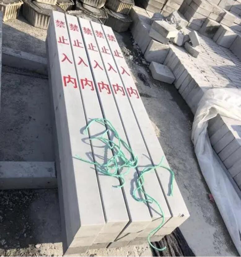 廣西鐵路水泥立柱廠家 高速路隔離柵水泥立柱 光伏圍欄水泥立柱-恒燁定制