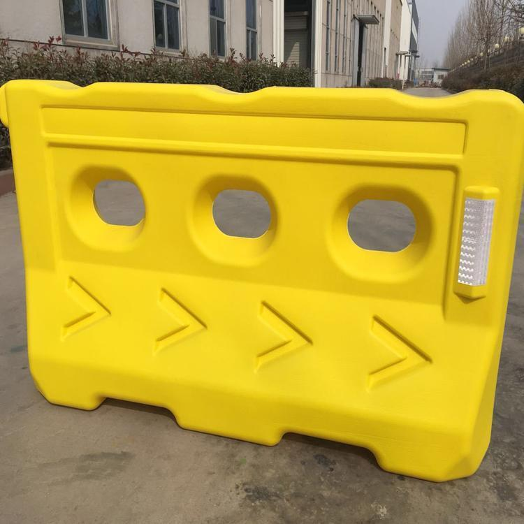 供應日照交通高速公路吹塑三孔水馬哪家好-哪里有-電話15806622658【濟南億安交通設(shè)施有限公司】